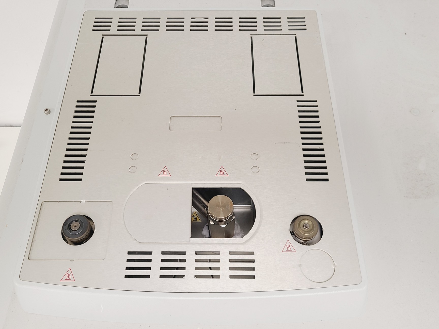 Image of Thermo Scientific Trace GC Ultra w/ Alimentatore DRH GC Chromatography Lab