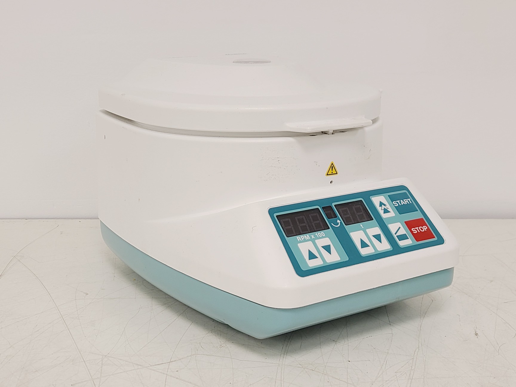 Image of Hettich Mikro 1204 Benchtop Centrifuge 14000RPM Lab