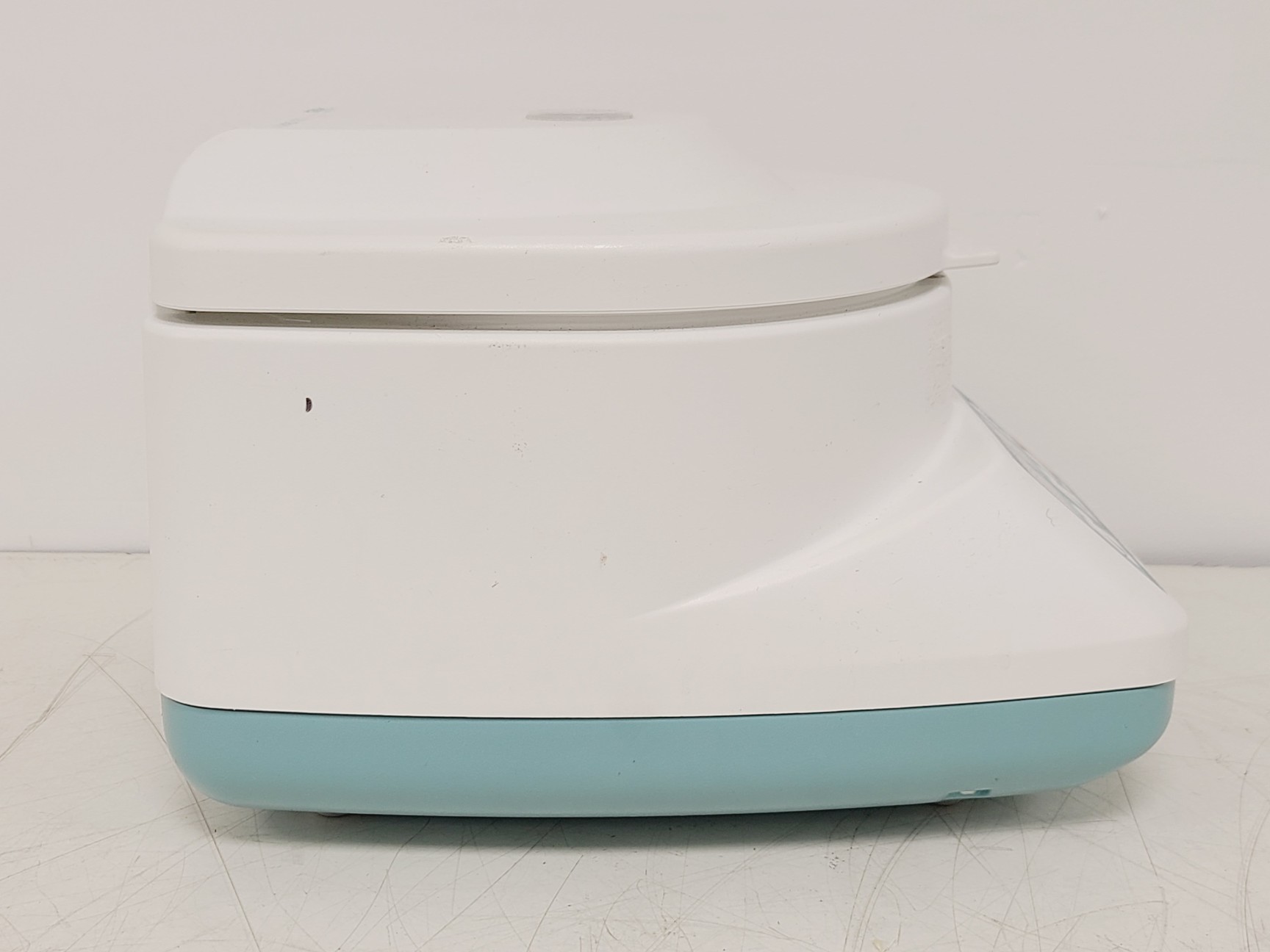 Image of Hettich Mikro 1204 Benchtop Centrifuge 14000RPM Lab