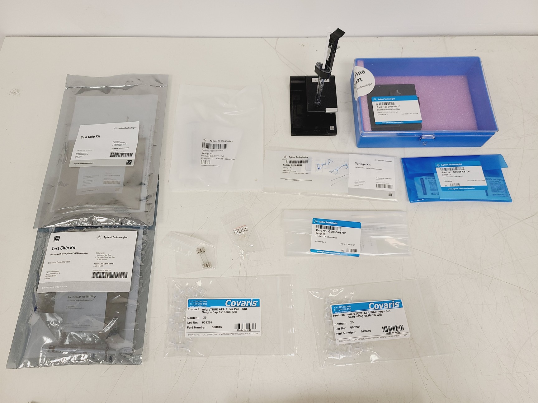 Image of Agilent 2100 Bioanalyzer (G2939A) w/ Various Accessories Lab