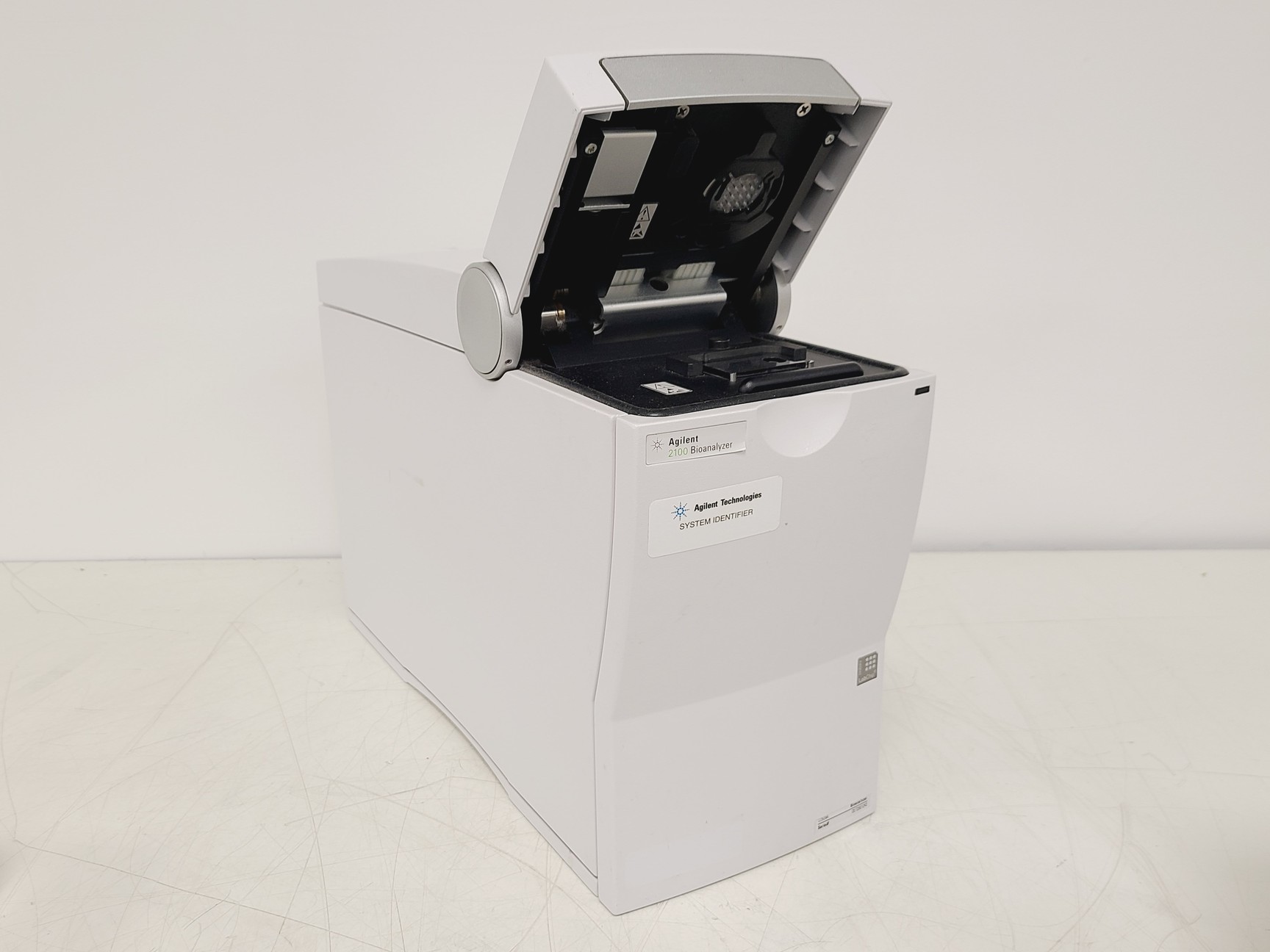 Image of Agilent 2100 Bioanalyzer (G2939A) w/ Various Accessories Lab
