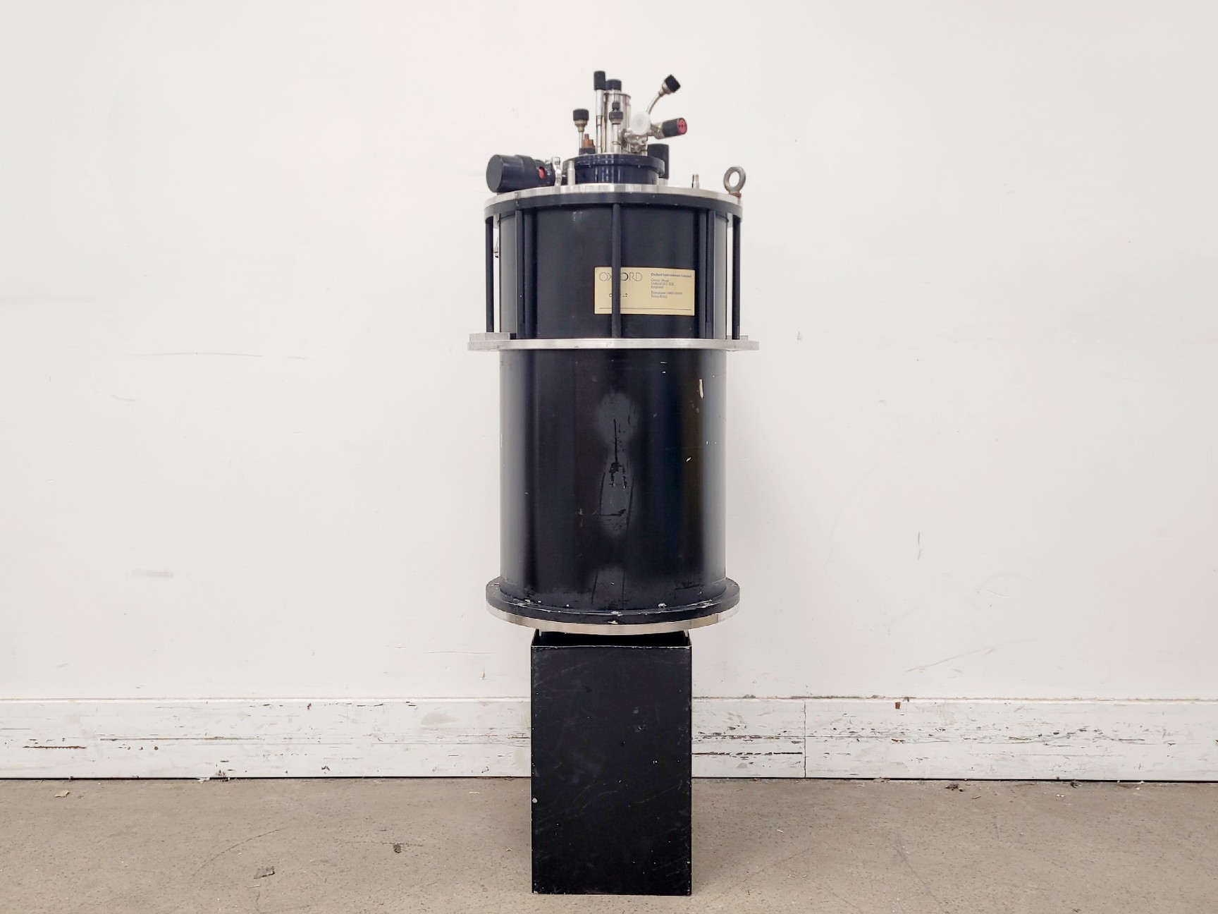 Image of Oxford Instruments C28232 Superconducting Magnet System w/ Helium Gauge & Cables