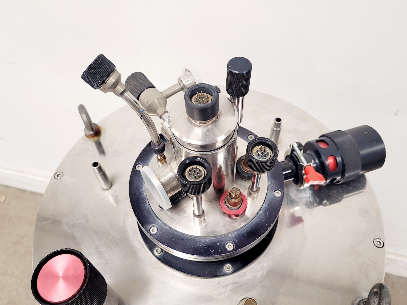Image of Oxford Instruments C28232 Superconducting Magnet System w/ Helium Gauge & Cables