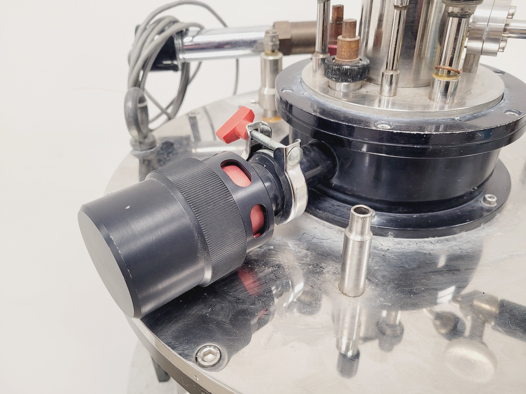 Image of Oxford Instruments C28232 Superconducting Magnet System w/ Helium Gauge & Cables