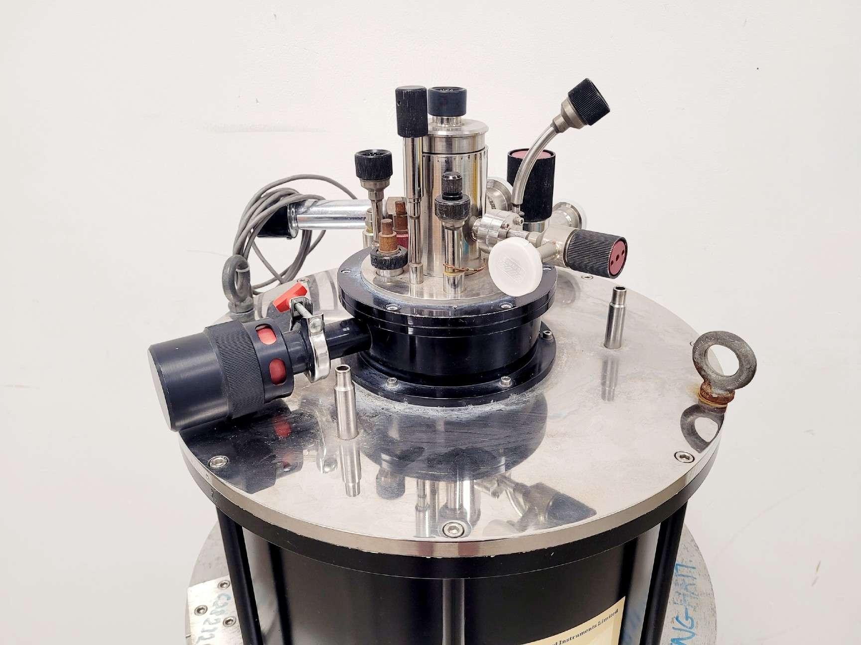 Image of Oxford Instruments C28232 Superconducting Magnet System w/ Helium Gauge & Cables