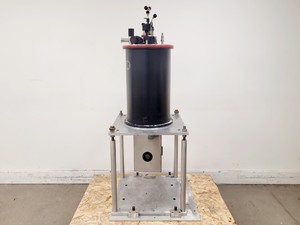 Thumbnail image of Oxford Instruments Superconducting Magnet System w/ Nitrogen/Helium Gauge