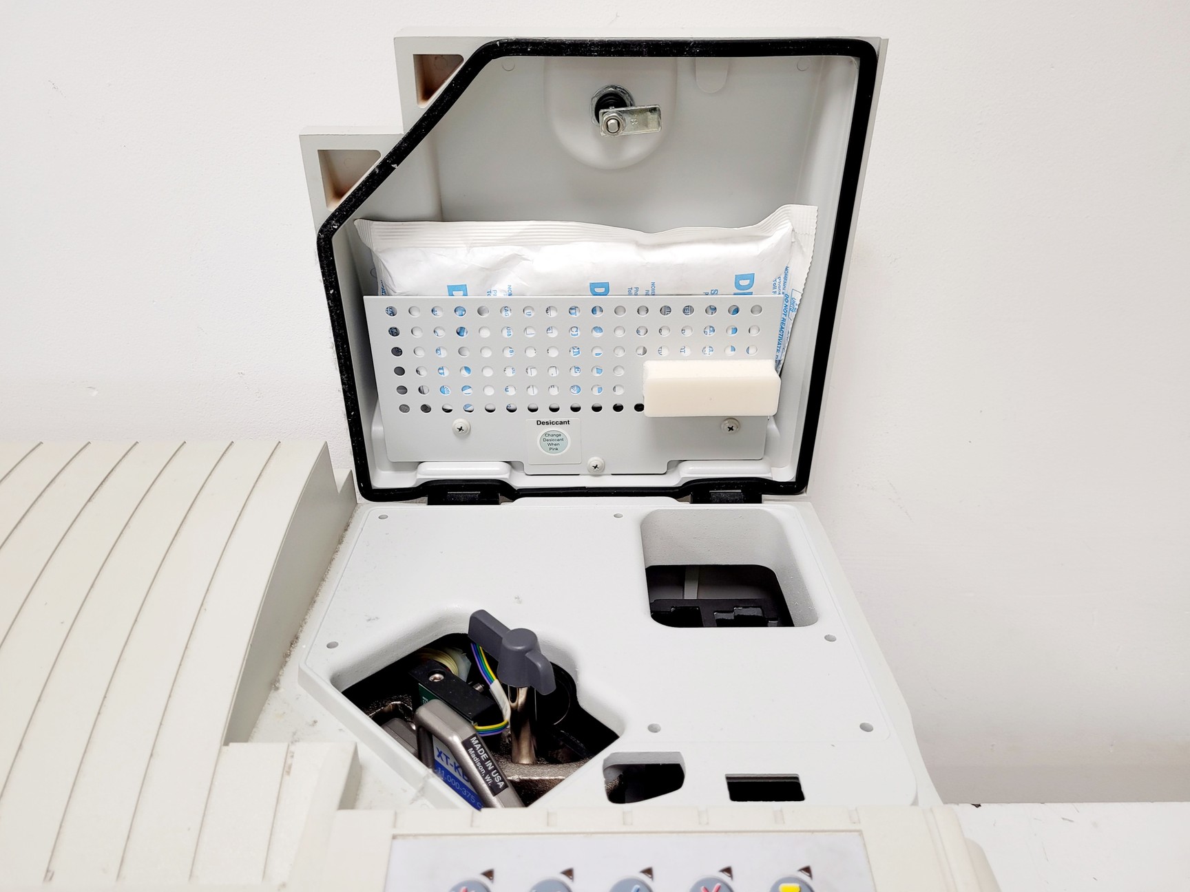 Image of Thermo Scientific Nicolet 6700 FTIR Spectrometer w/ Thermo DTGS Lab 