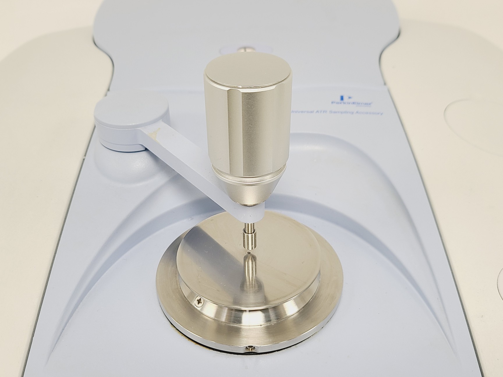 Image of Perkin Elmer Spectrum 100 FT-IR Spectrometer w/ Universal ATR Sampling Accessory