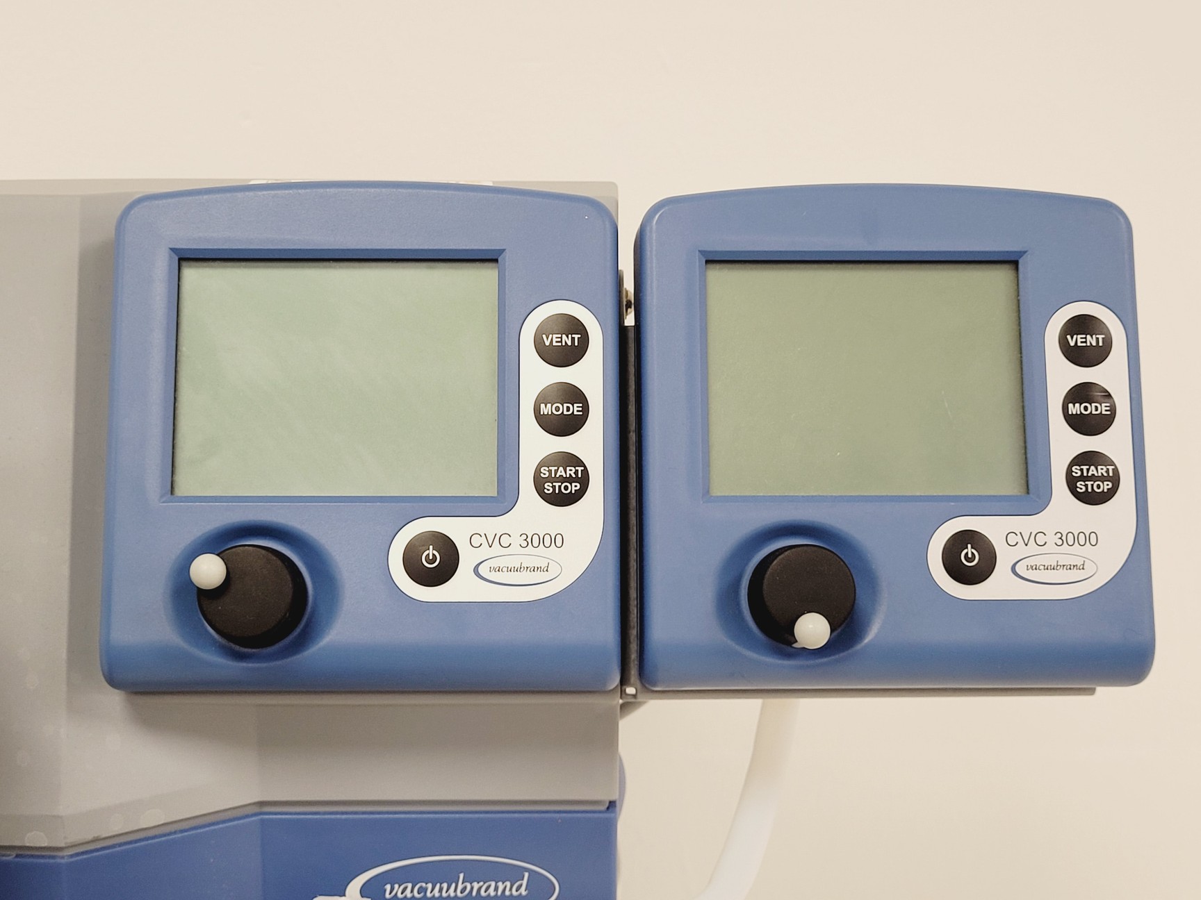 Image of Vacuubrand PC 520 NT Vacuum Chemistry Diaphragm Pumping Unit 