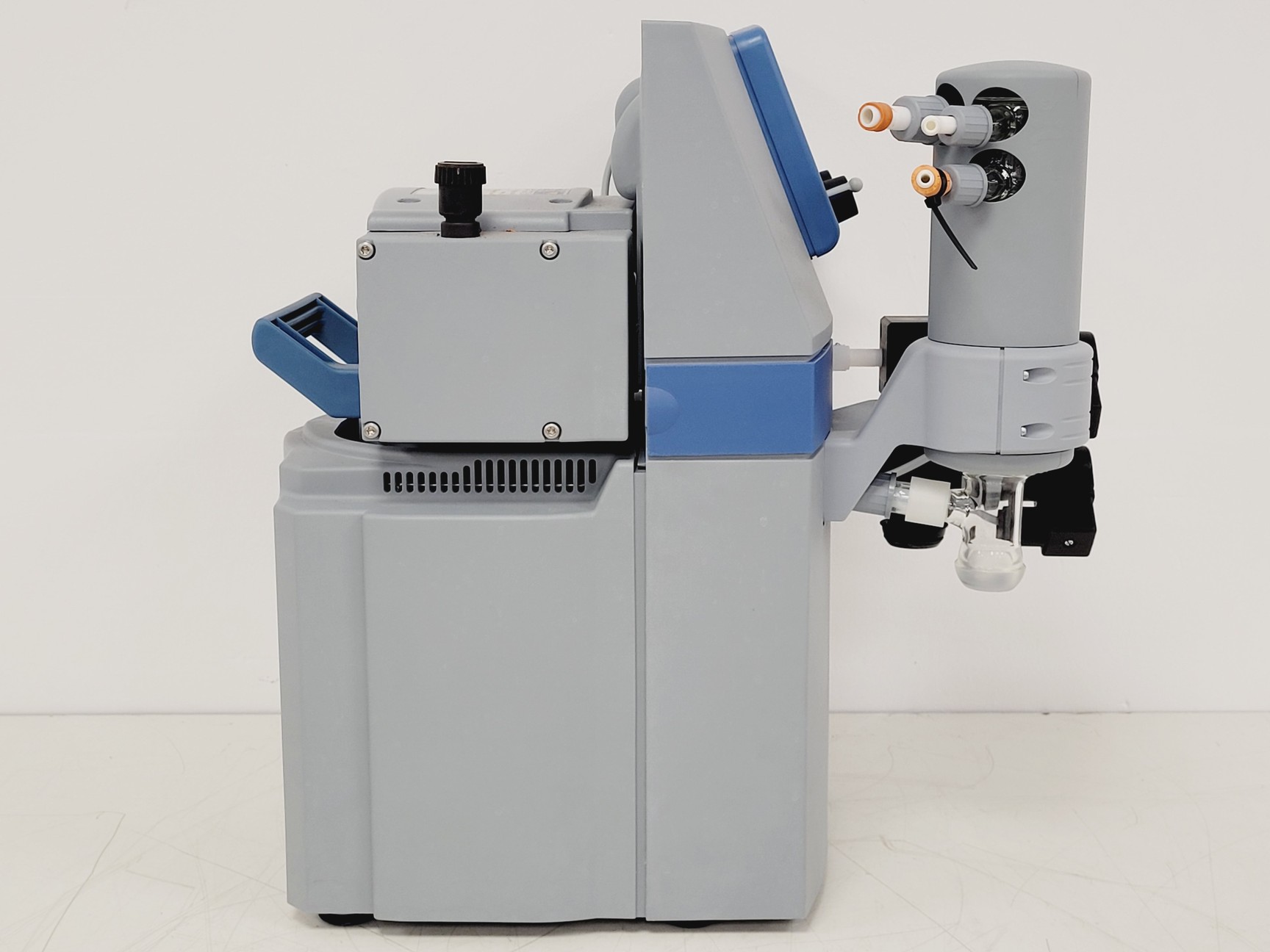 Image of Vacuubrand PC 520 NT Vacuum Chemistry Diaphragm Pumping Unit 