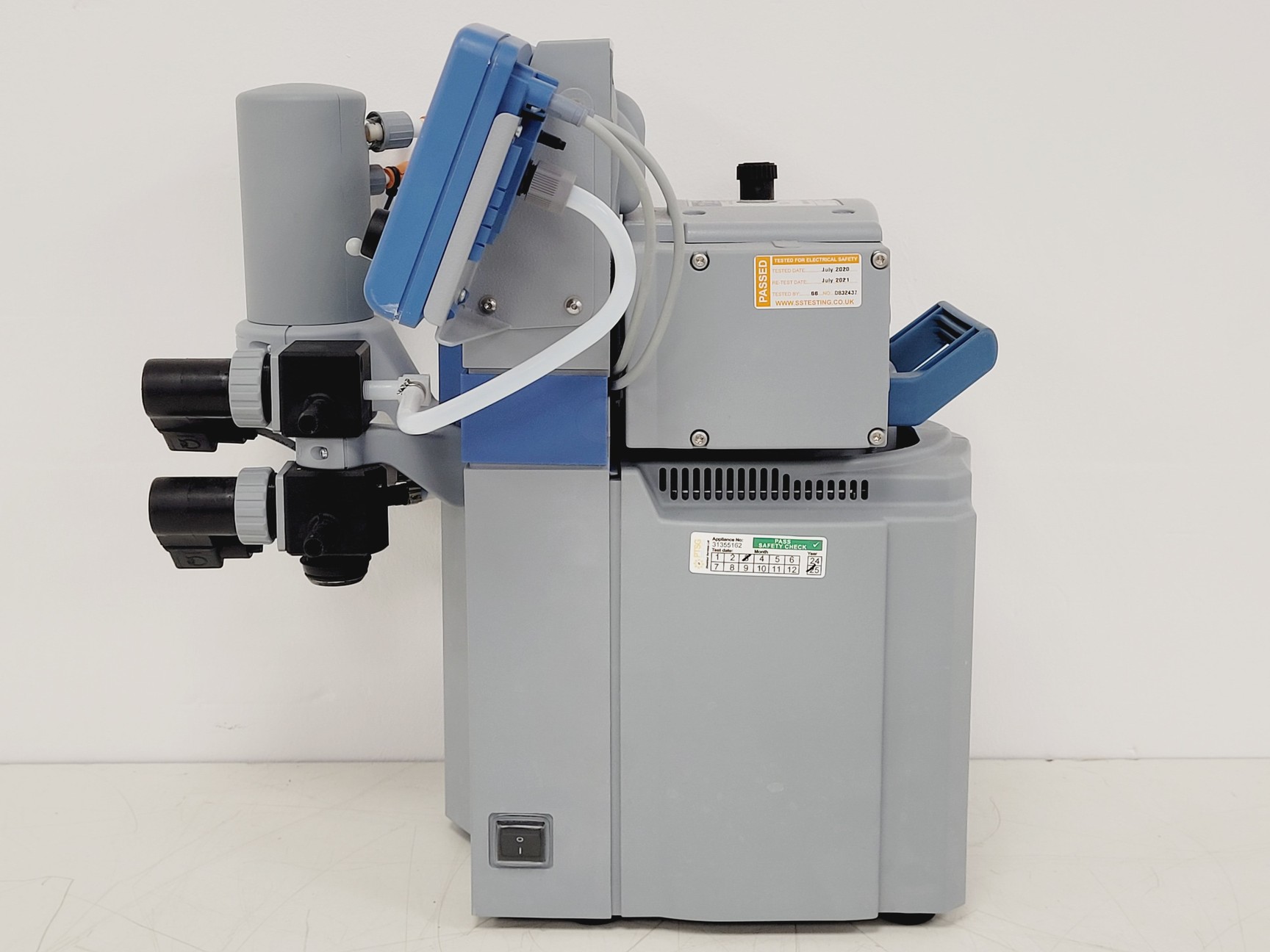 Image of Vacuubrand PC 520 NT Vacuum Chemistry Diaphragm Pumping Unit 