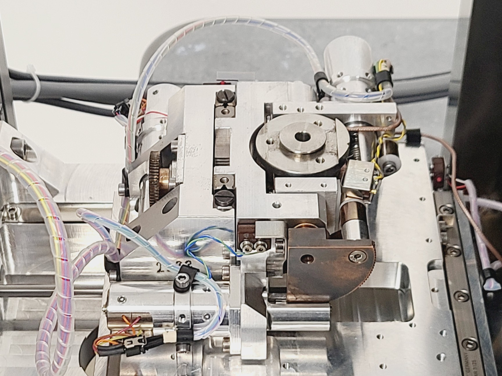 Image of Zeiss Evo50 SEM W/ PCs, ATC KTD2000 Chiller, 2 x XFlash IPL SVE & Accessories