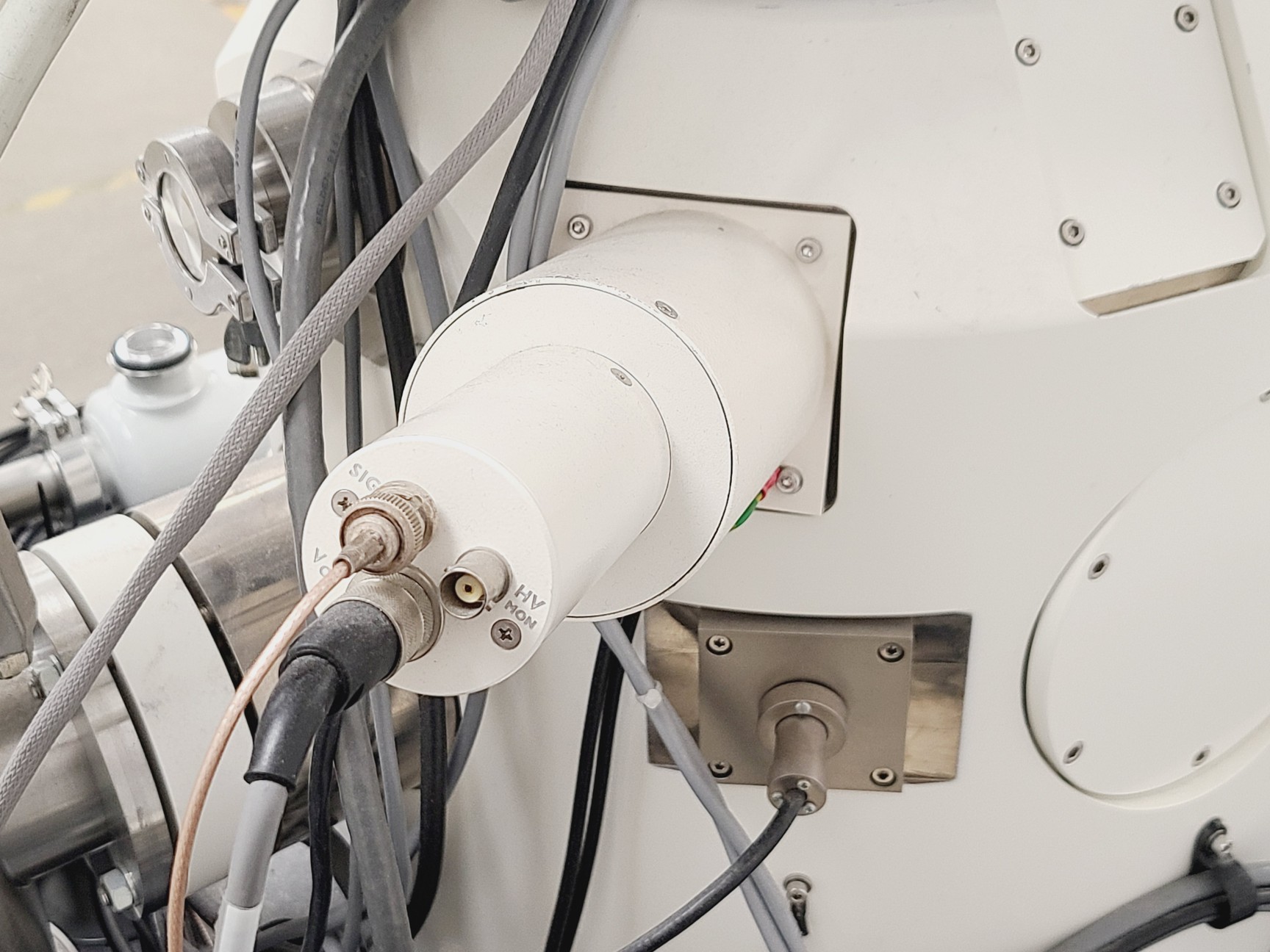 Image of Zeiss Evo50 SEM W/ PCs, ATC KTD2000 Chiller, 2 x XFlash IPL SVE & Accessories