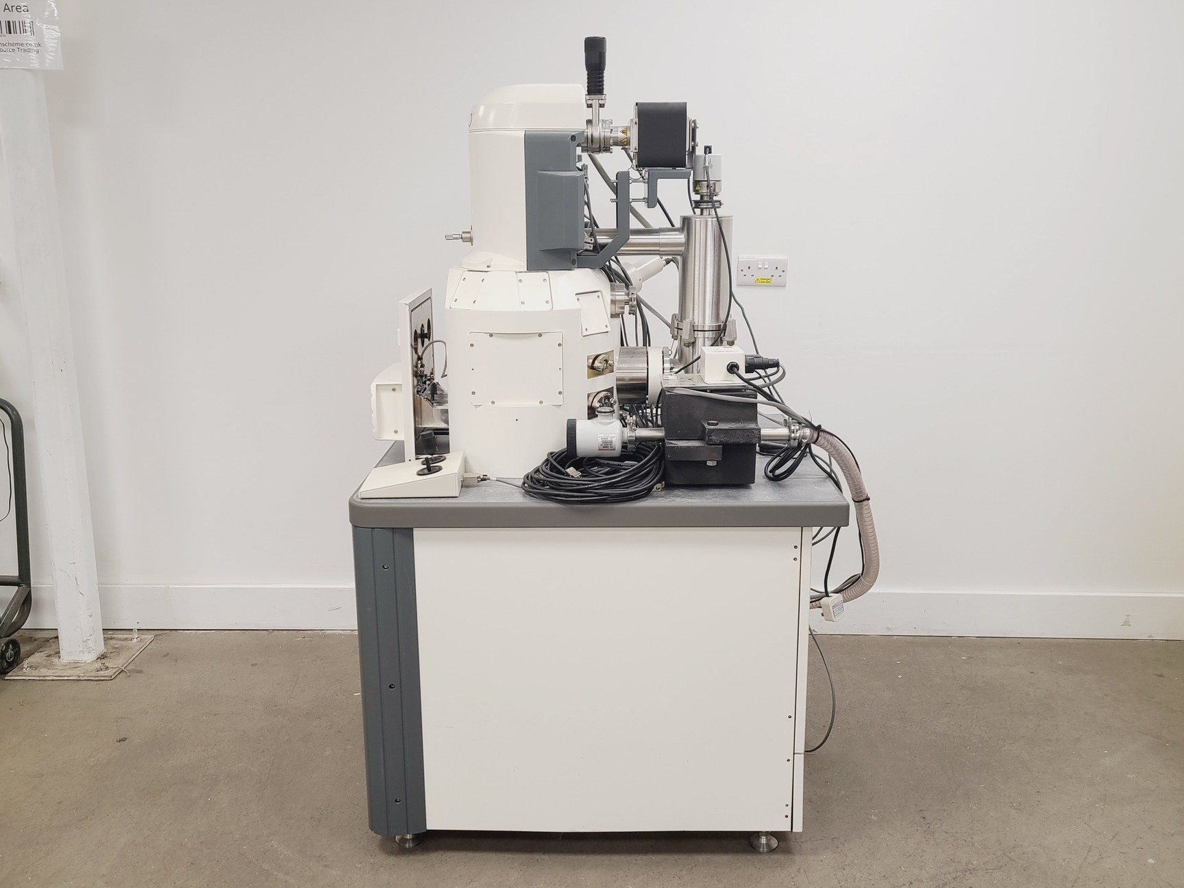Image of Zeiss Evo50 SEM W/ PCs, ATC KTD2000 Chiller, 2 x XFlash IPL SVE & Accessories