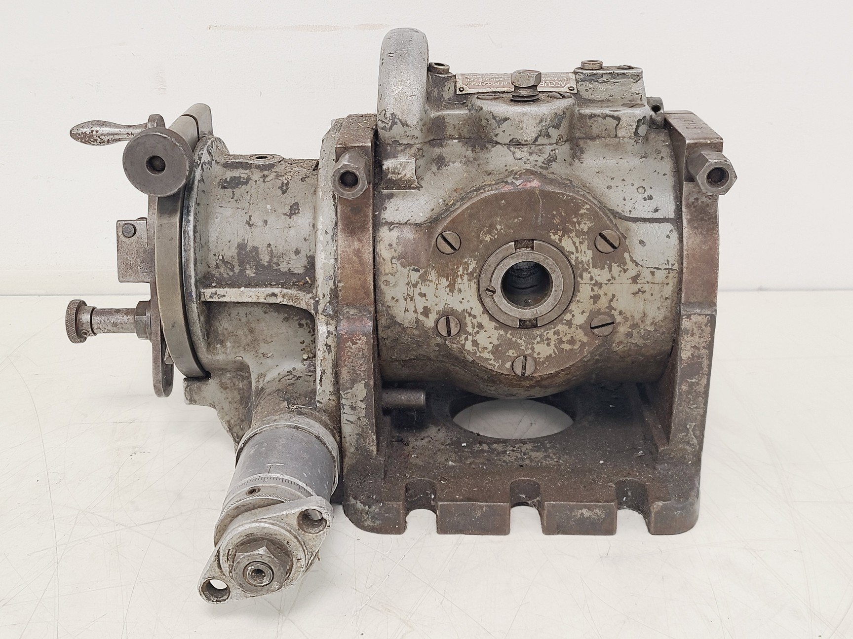 Image of Kearney and Trecker Milwaukee Dividing Head Model DH564