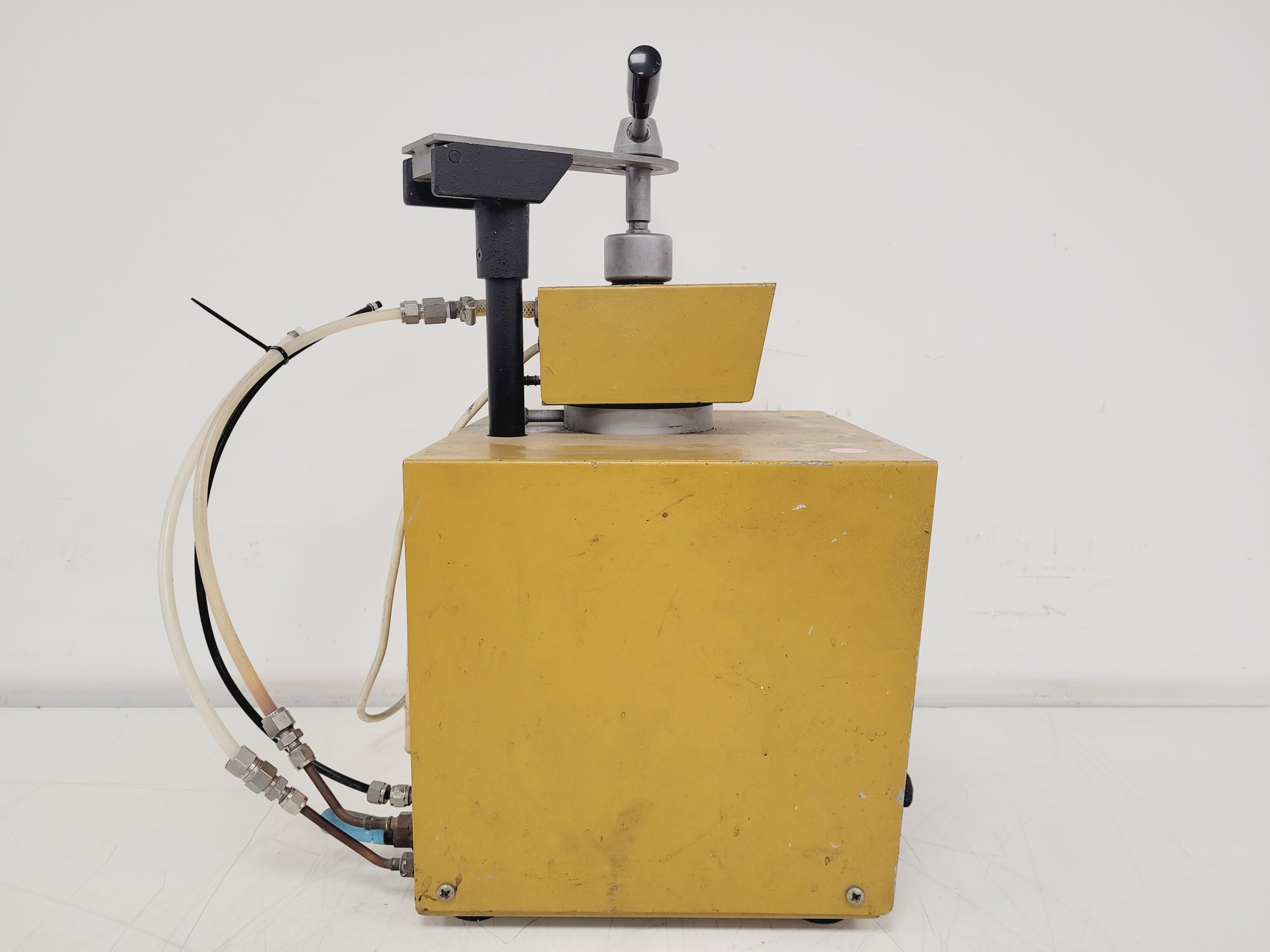 Image of Buehler / Metaserv Pneumet II Mounting Press with Mold Heater-Cooler