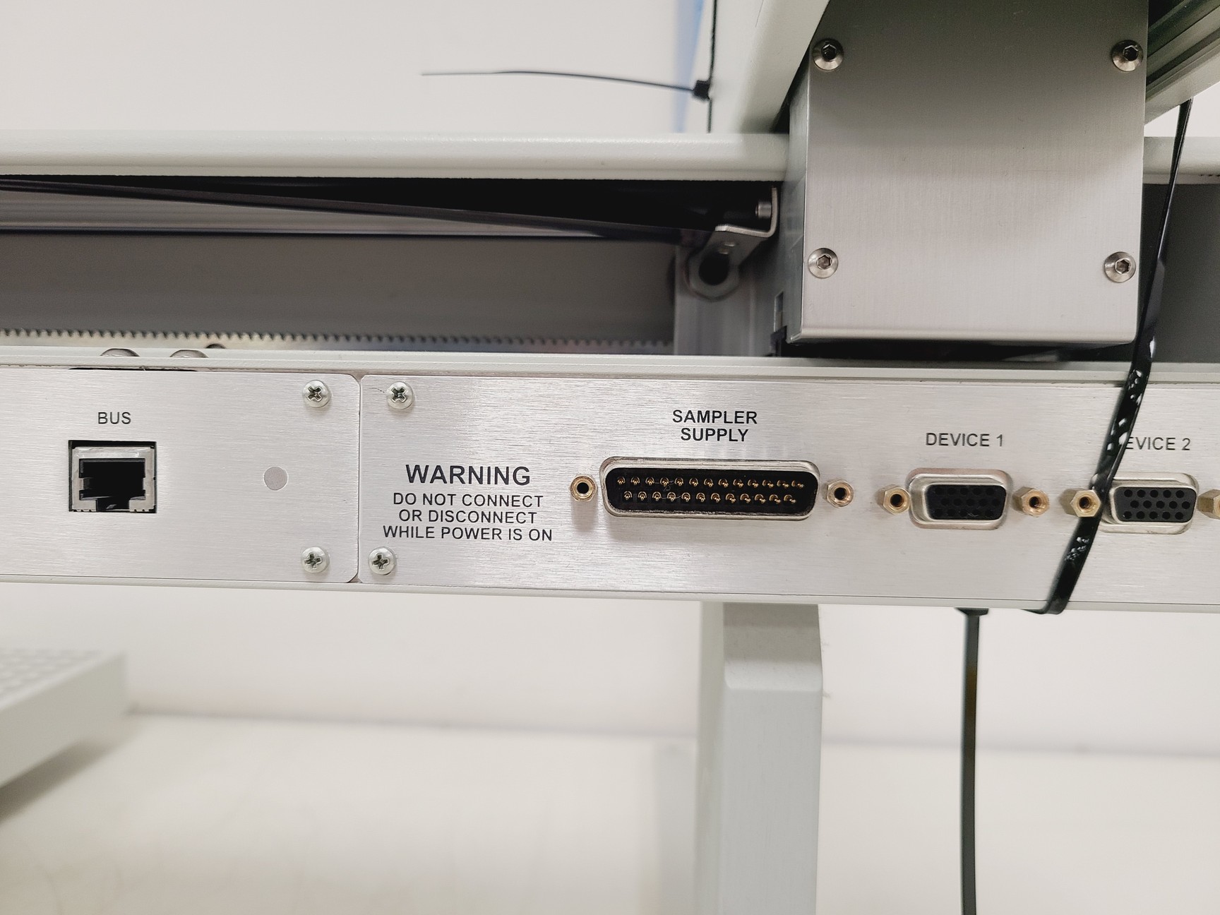 Image of Thermo Scientific TriPlus Autosampler HPLC P/N: TP100,TP201,TP011011100000