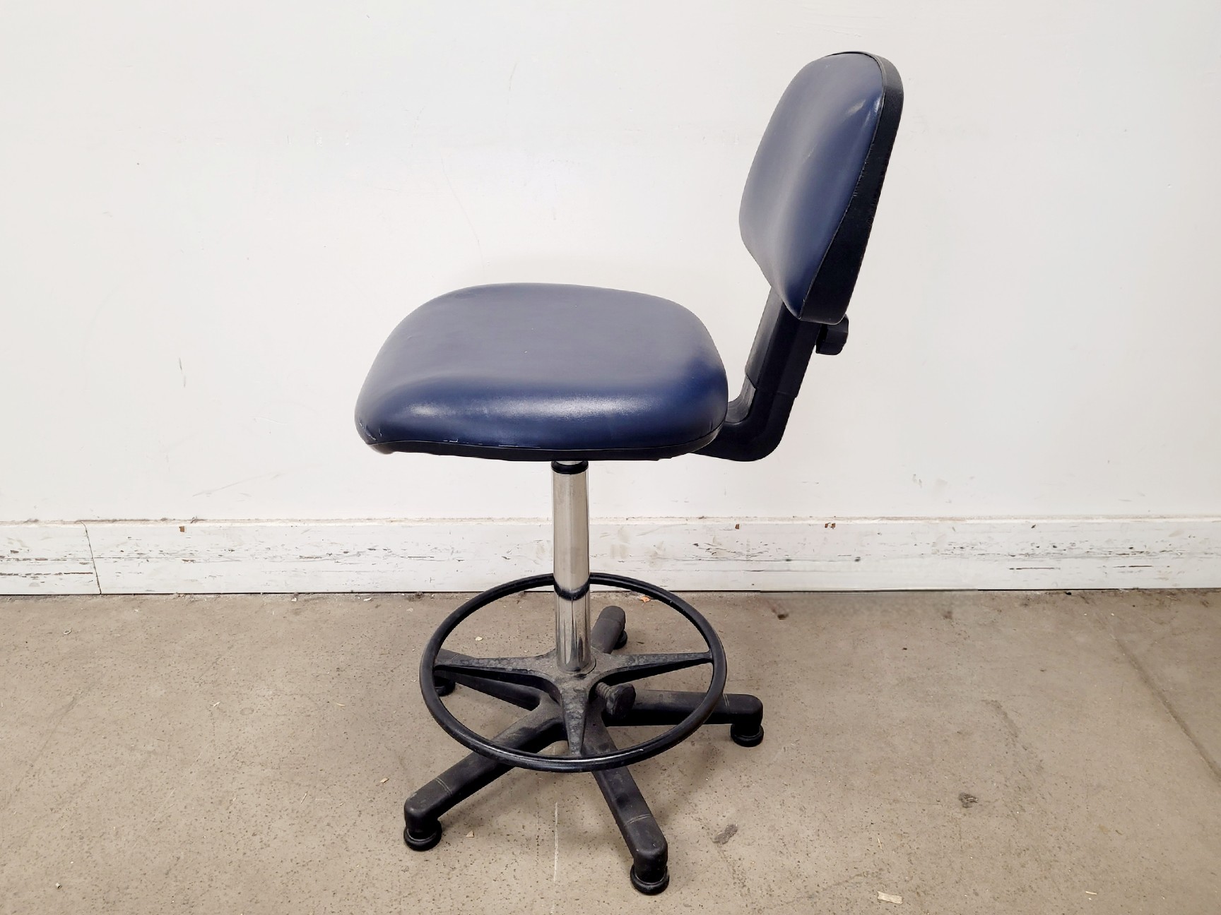 Image of Job Lot of 16 x Blue and Green Laboratory Stools