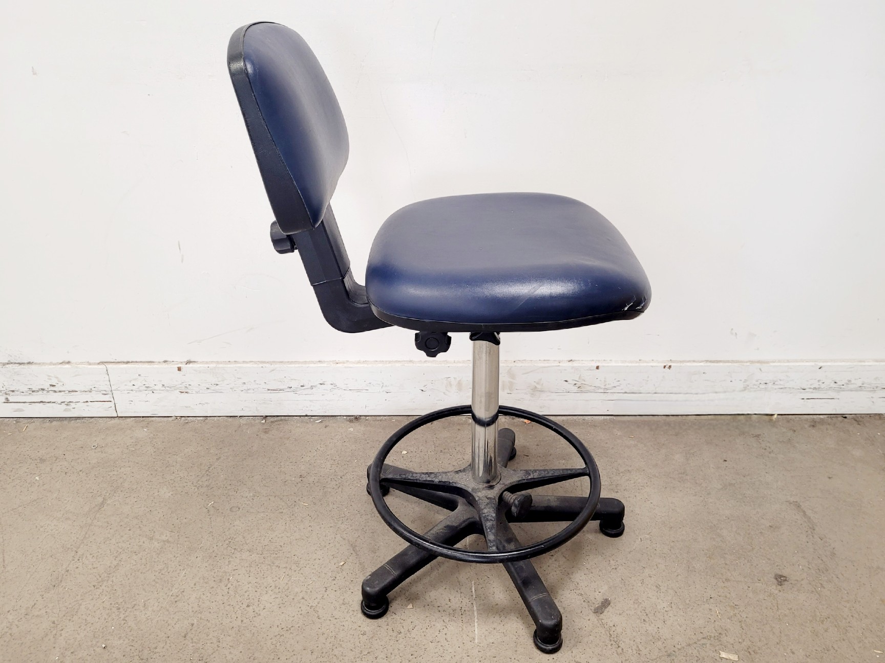 Image of Job Lot of 16 x Blue and Green Laboratory Stools