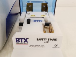 Thumbnail image of BTX Gemini X2 Electroporation System w/ Pulse Switch 