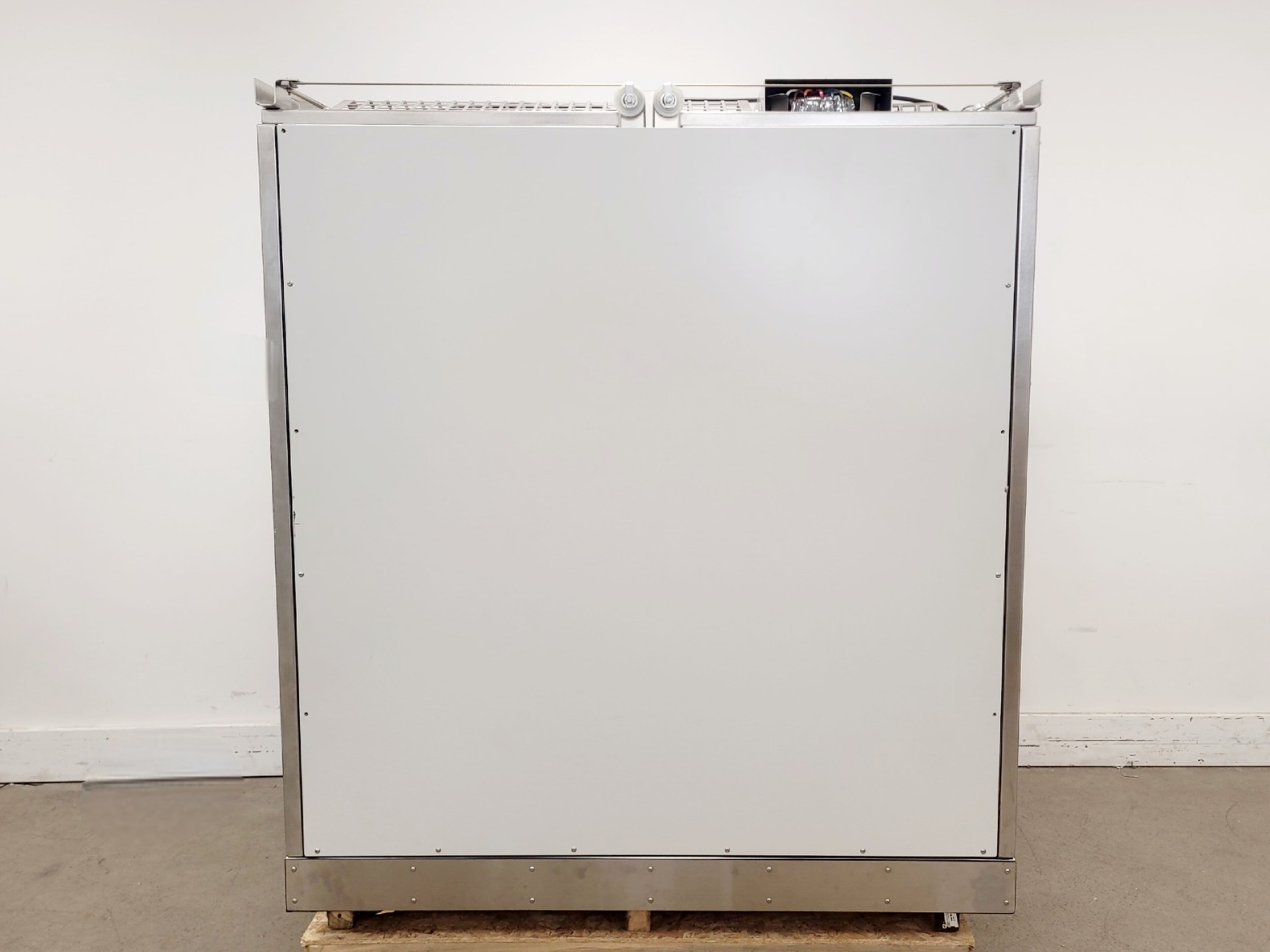 Image of BD FACSAria Fusion Cell Sorter SORP w/ BD-400 Biosafety Cabinet & Accessories