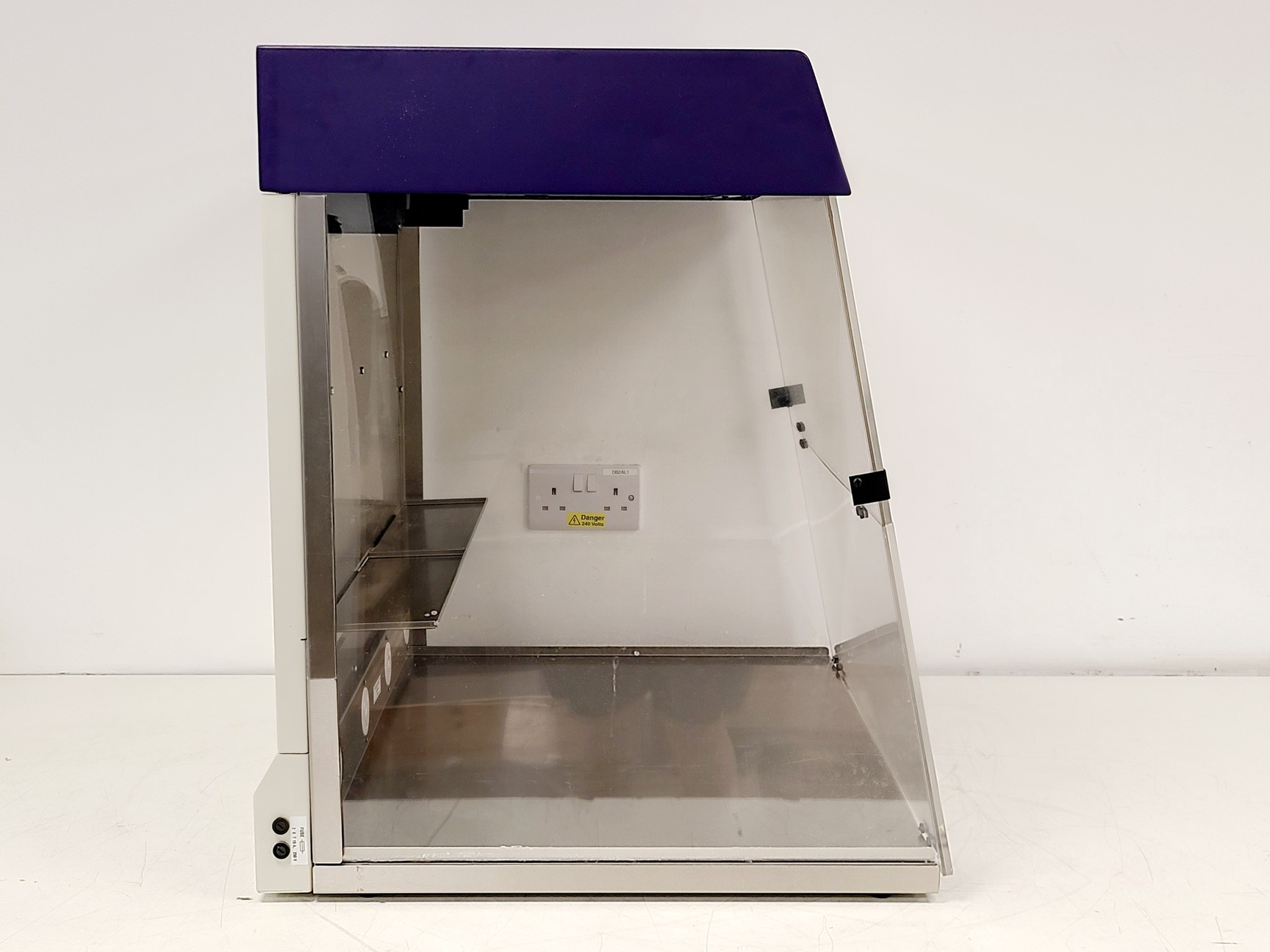 Image of UVP UV Sterilizing PCR Workstation Lab