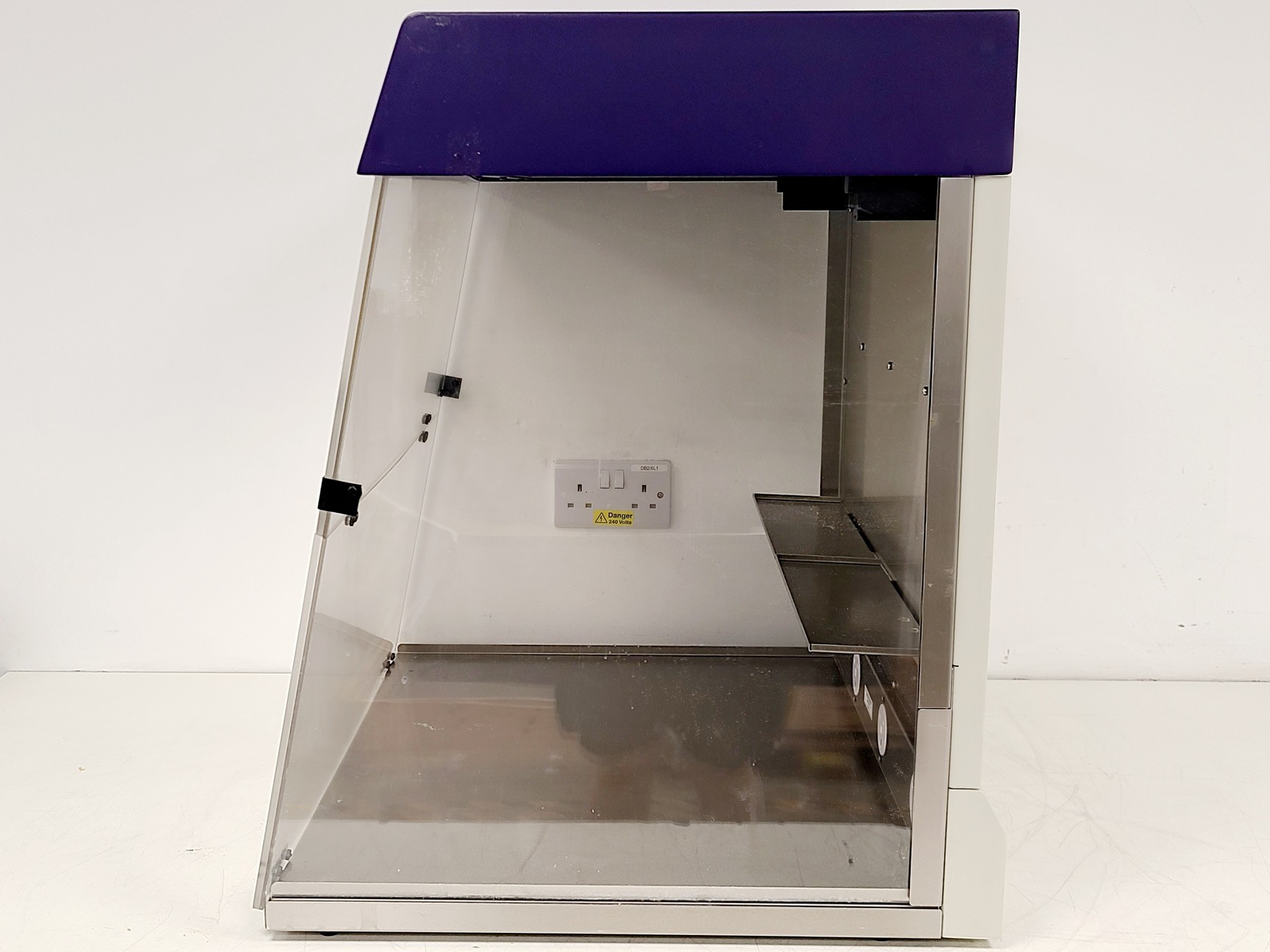Image of UVP UV Sterilizing PCR Workstation Lab