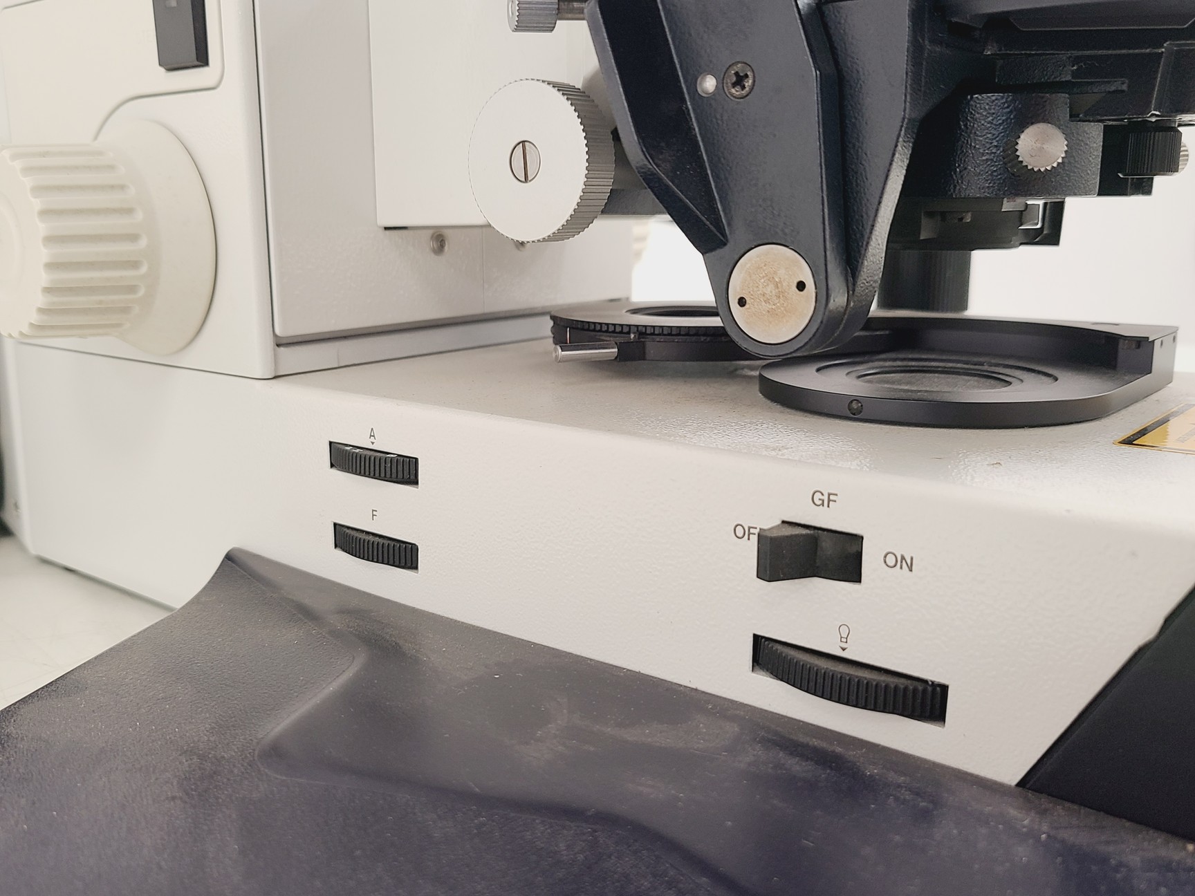 Image of Leica DMRE Upright Fluorescence Microscope - No Objectives