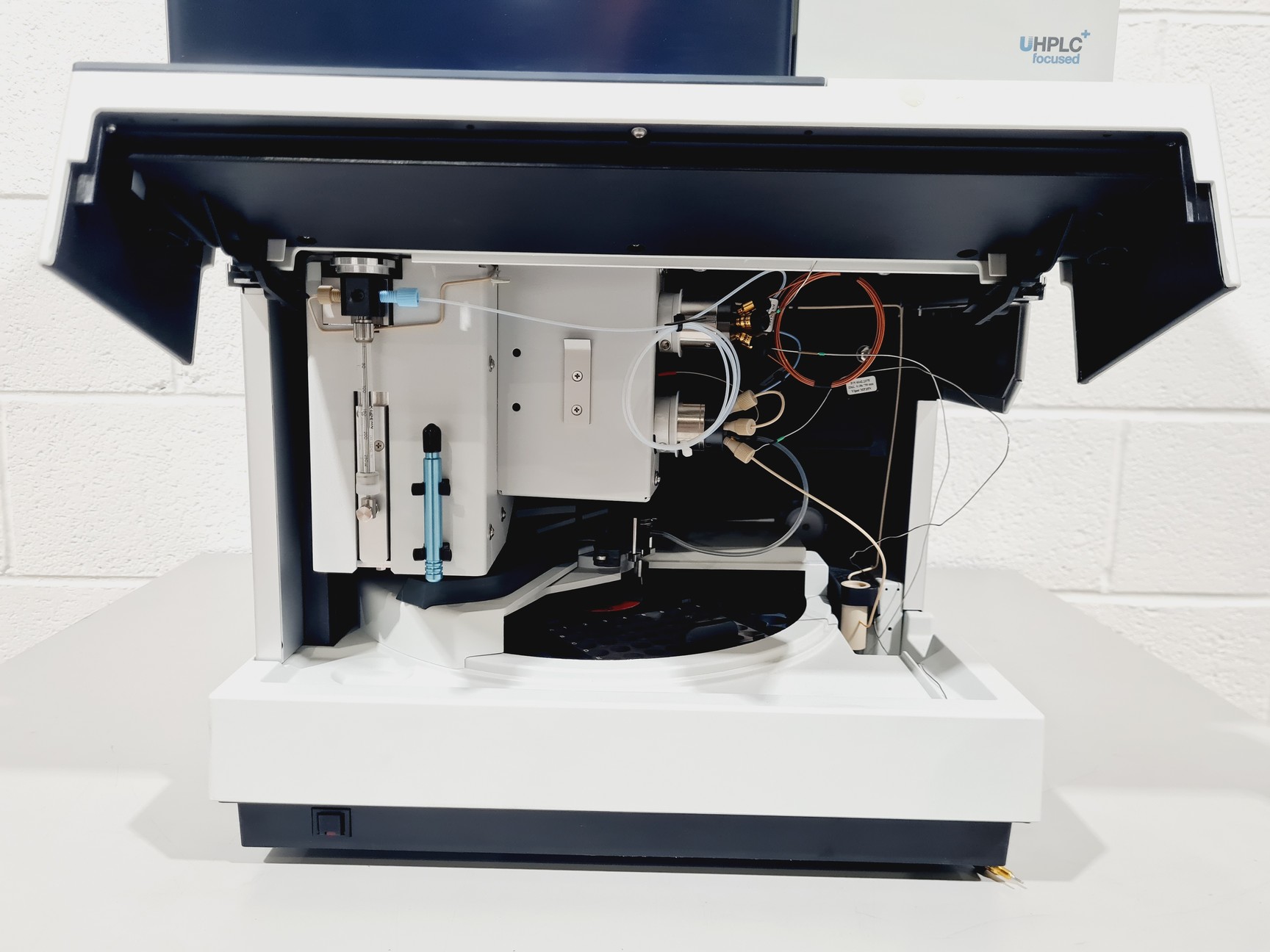 Image of Thermo Dionex UltiMate 3000 UHPLC System HPG-3400RS VWD-3400RS