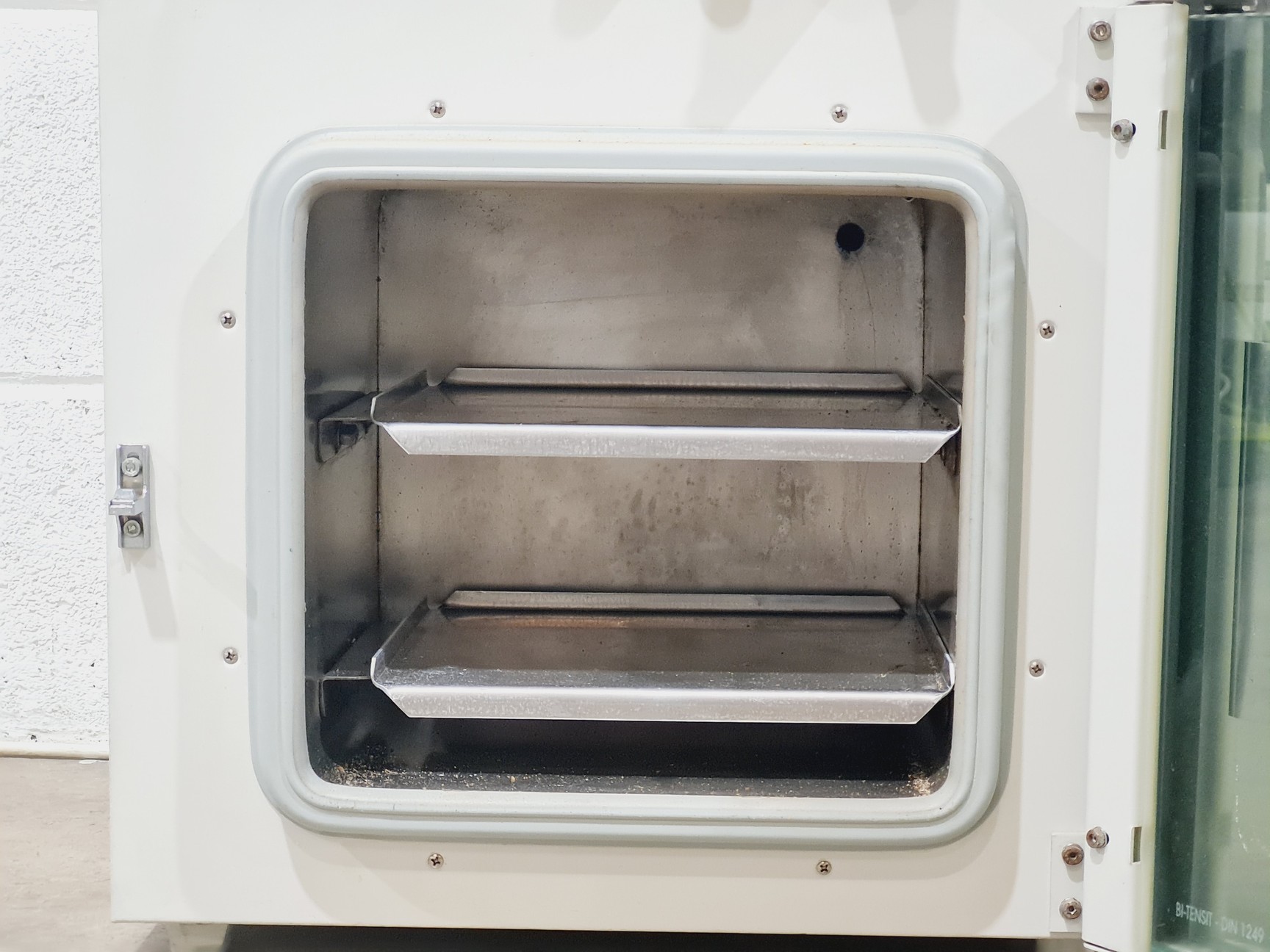Image of  Heraeus Instruments Vacuum Oven Vacutherm VT6025 200°C Lab