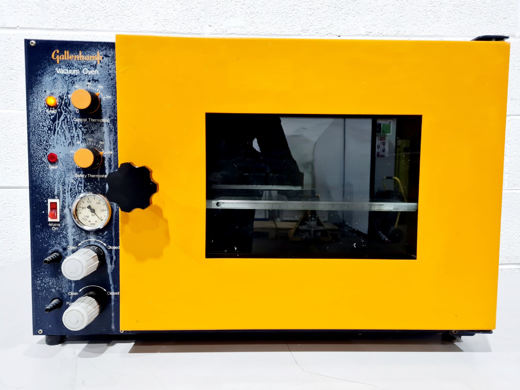 Image of Gallenkamp Vacuum Oven with Jigtool Single Stage High Vacuum Pump