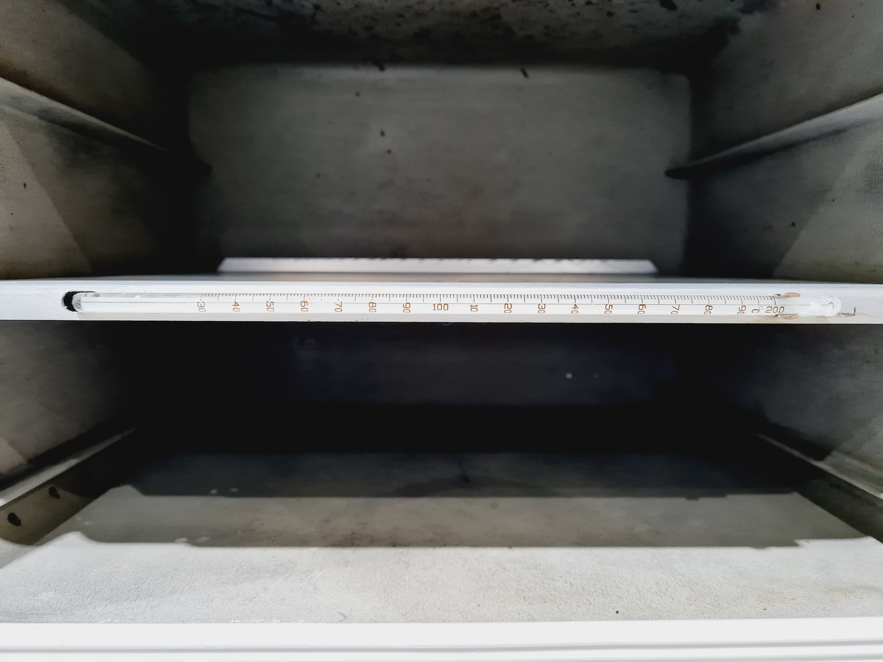 Image of Gallenkamp Vacuum Oven with Jigtool Single Stage High Vacuum Pump