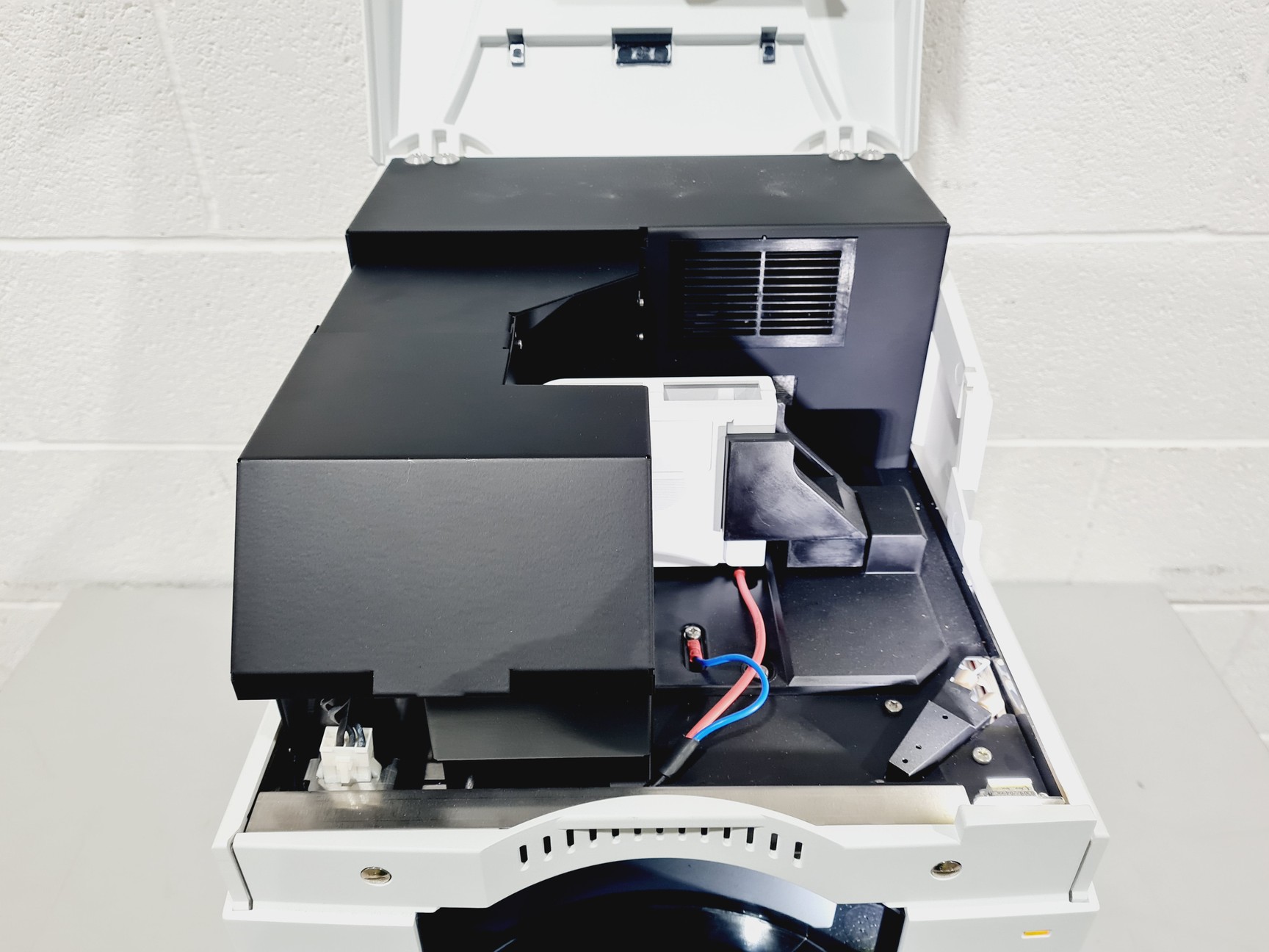 Image of Agilent 7100 CE Capillary Electrophoresis System G7100A Lab