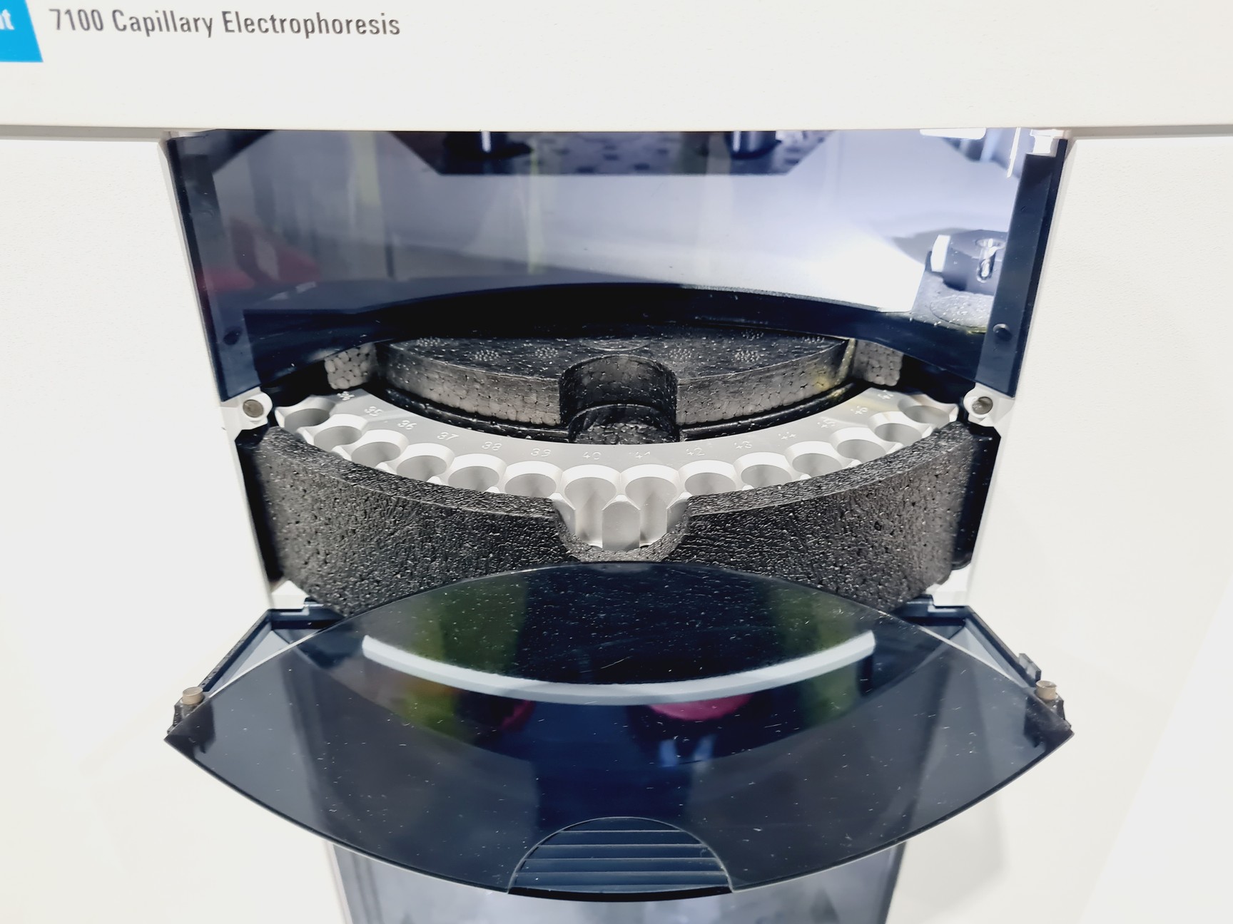 Image of Agilent 7100 CE Capillary Electrophoresis System G7100A Lab