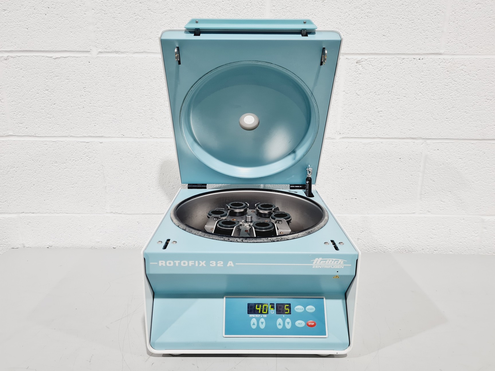Image of Hettich Rotofix 32A Benchtop Centrifuge w/ 1619 Swing-Out Rotor 4000RPM