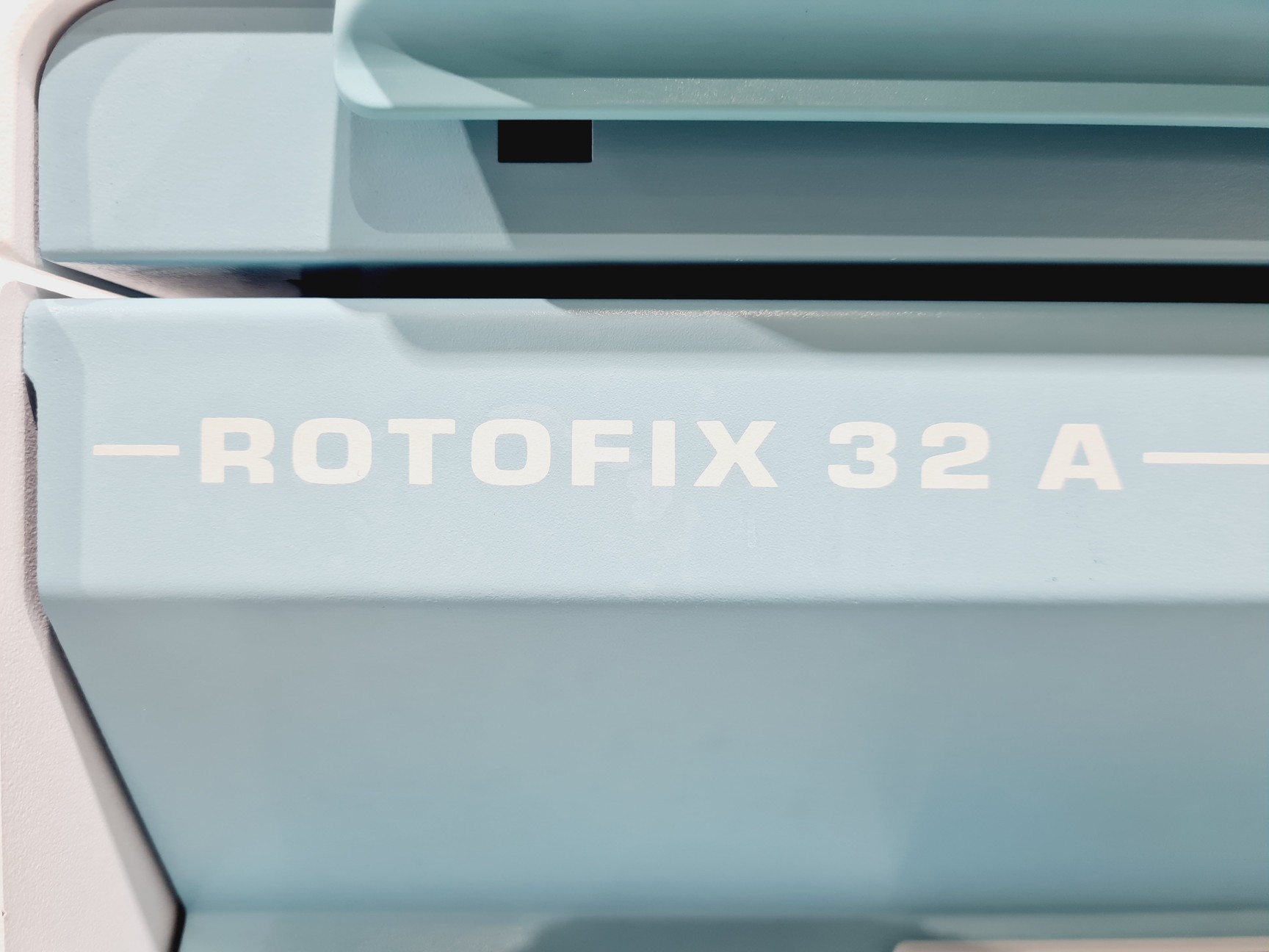 Image of Hettich Rotofix 32A Benchtop Centrifuge w/ 1619 Swing-Out Rotor 4000RPM