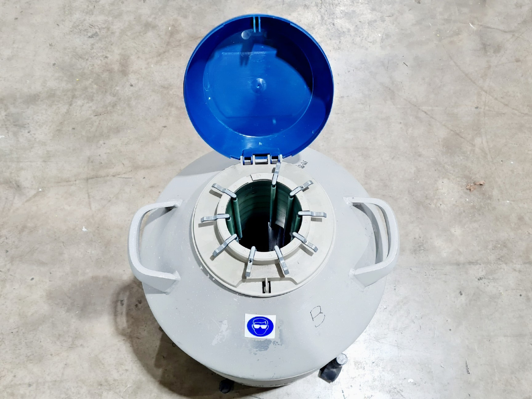 Image of Taylor-Wharton 35-HC Liquid Nitrogen Sample Storage Dewar