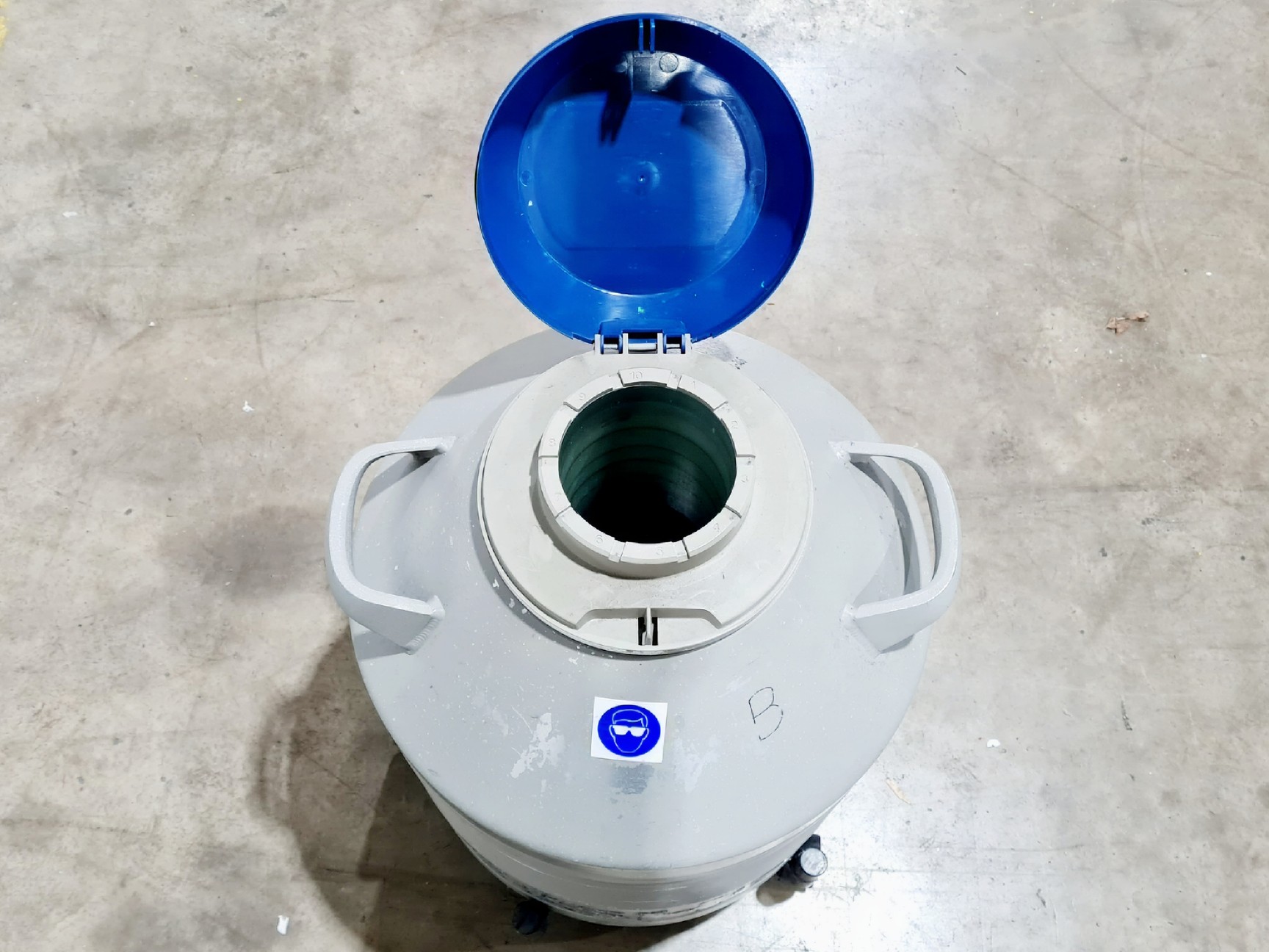 Image of Taylor-Wharton 35-HC Liquid Nitrogen Sample Storage Dewar