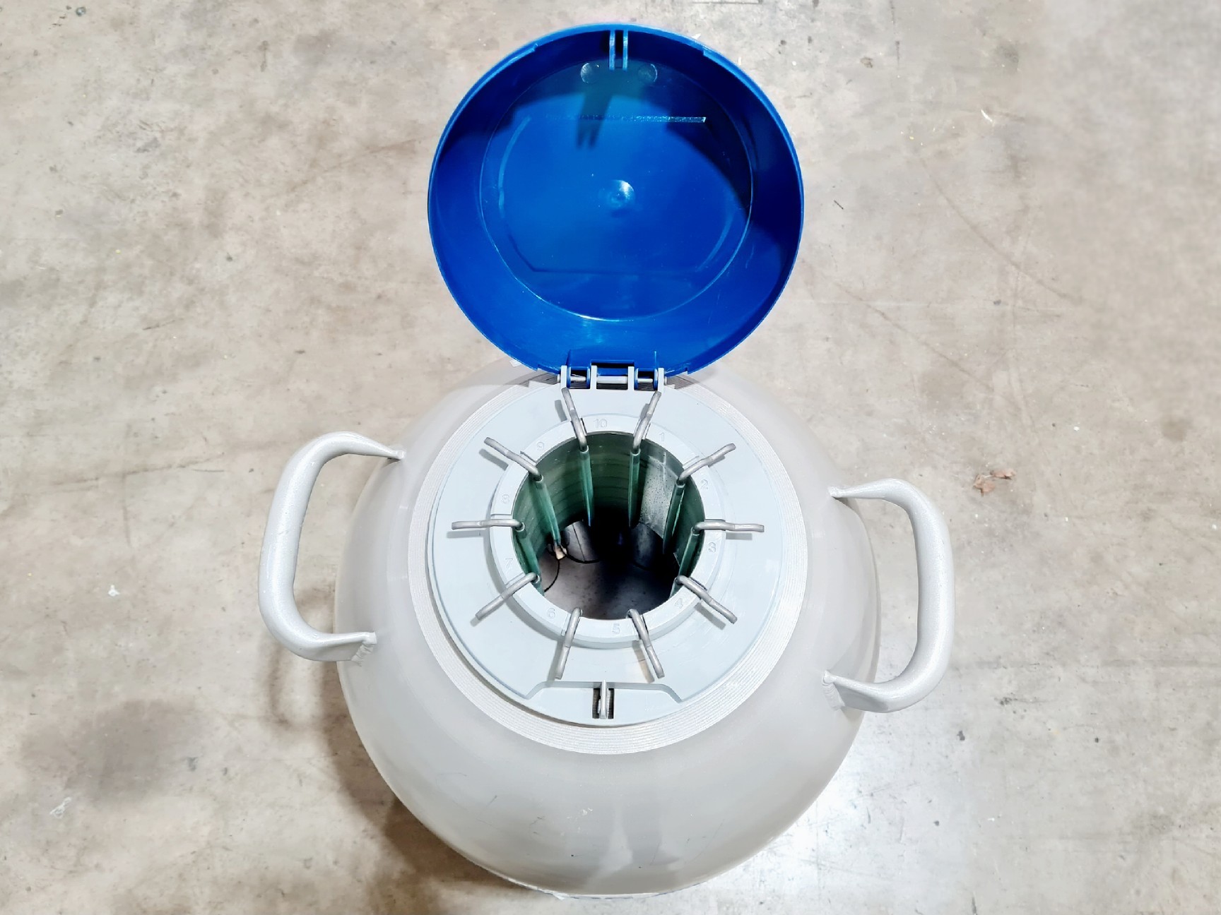Image of Taylor-Wharton HC35 Nitrogen Dewar w/ Trolley 