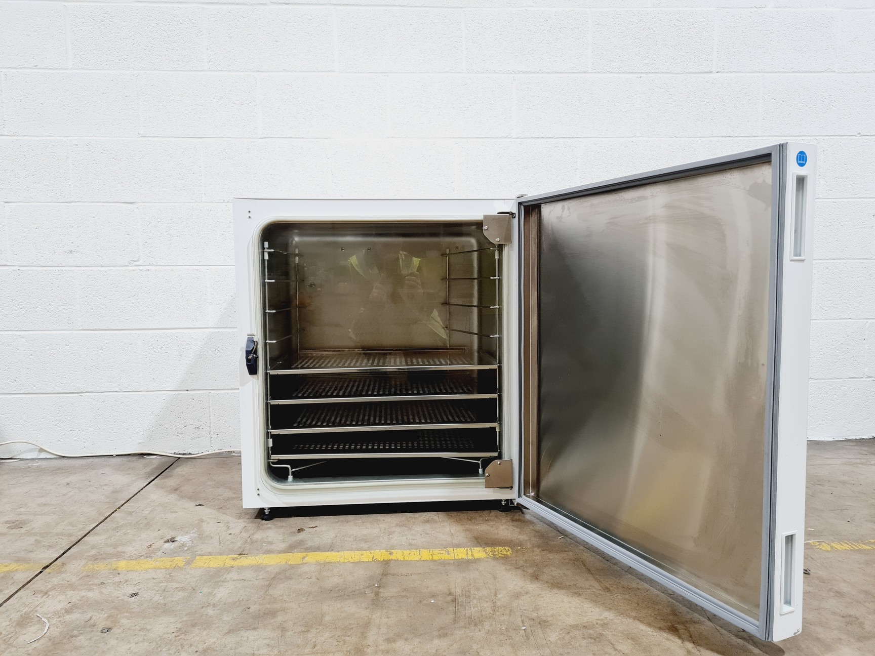 Image of LEEC CO2 Incubator Model P190D