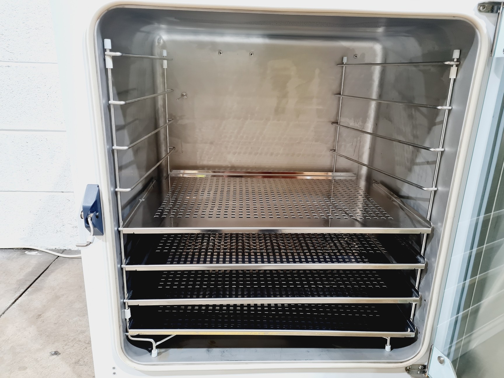 Image of LEEC CO2 Incubator Model P190D