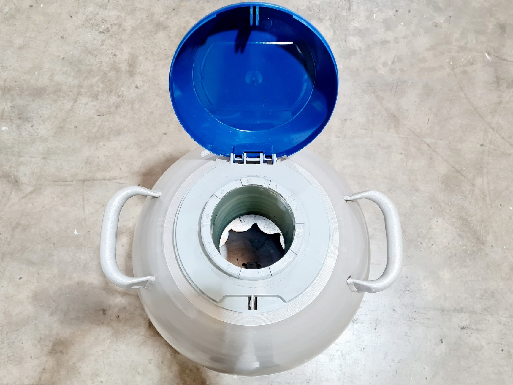 Image of Taylor-Wharton HC35 Nitrogen Dewar w/ Trolley 