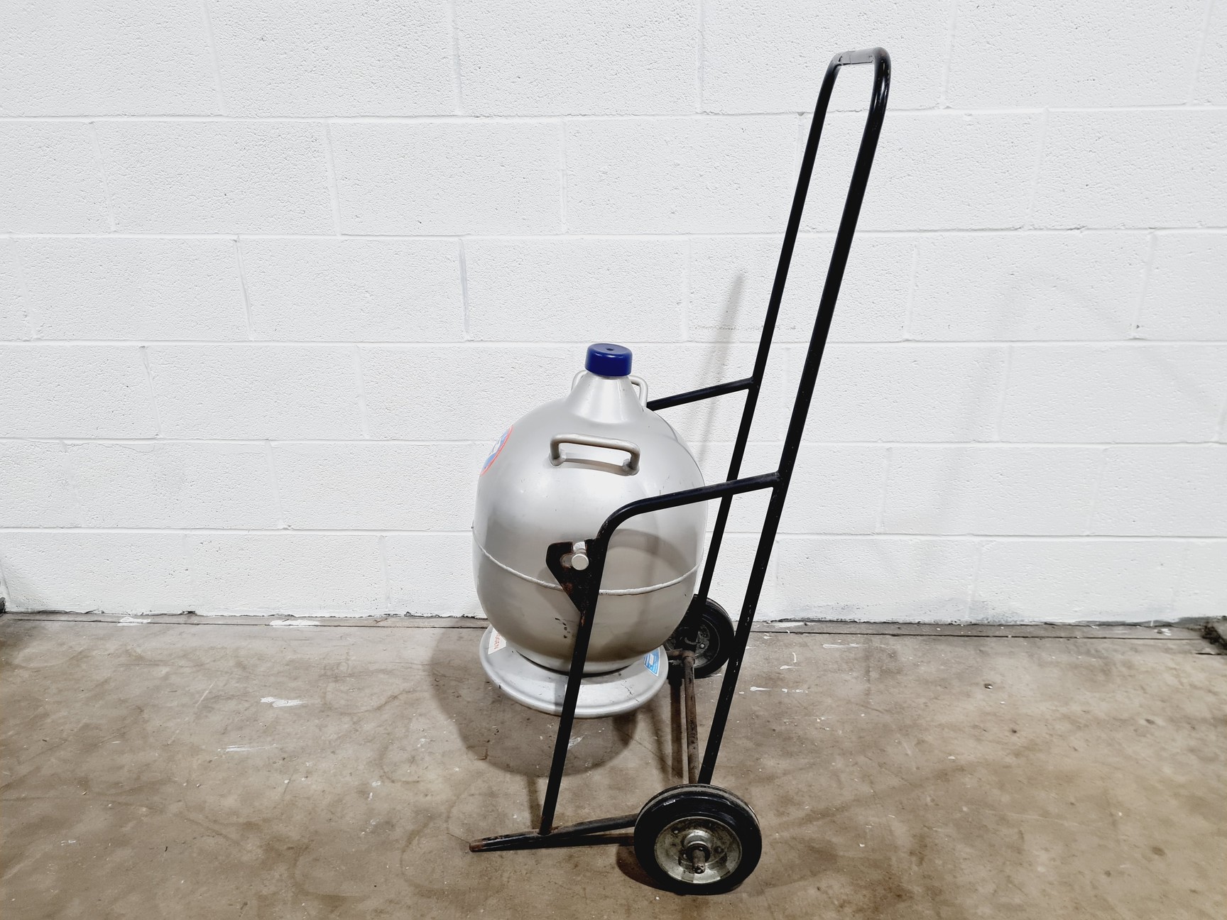 Image of Statebourne Cryogenics Nitrogen Dewar w/ Trolley