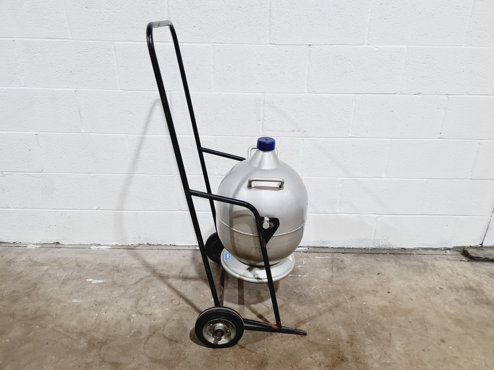 Image of Statebourne Cryogenics Nitrogen Dewar w/ Trolley