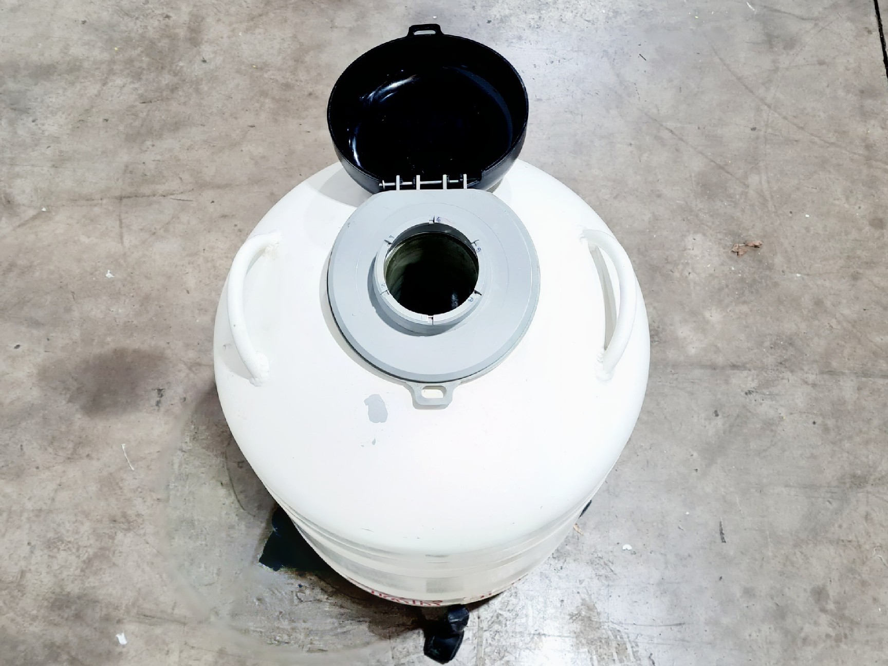 Image of Statebourne Cryogenics SXR 34 Nitrogen Dewar w/ Trolley