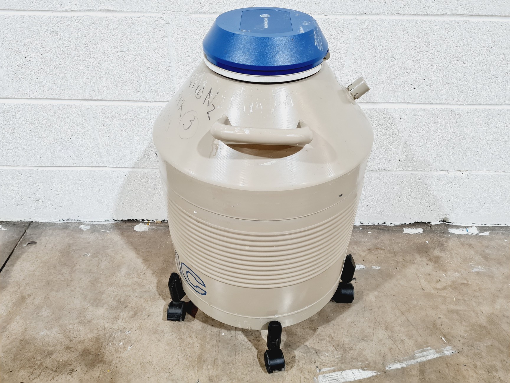 Image of Taylor-Warton 35 VHC Liquid Nitrogen Dewar