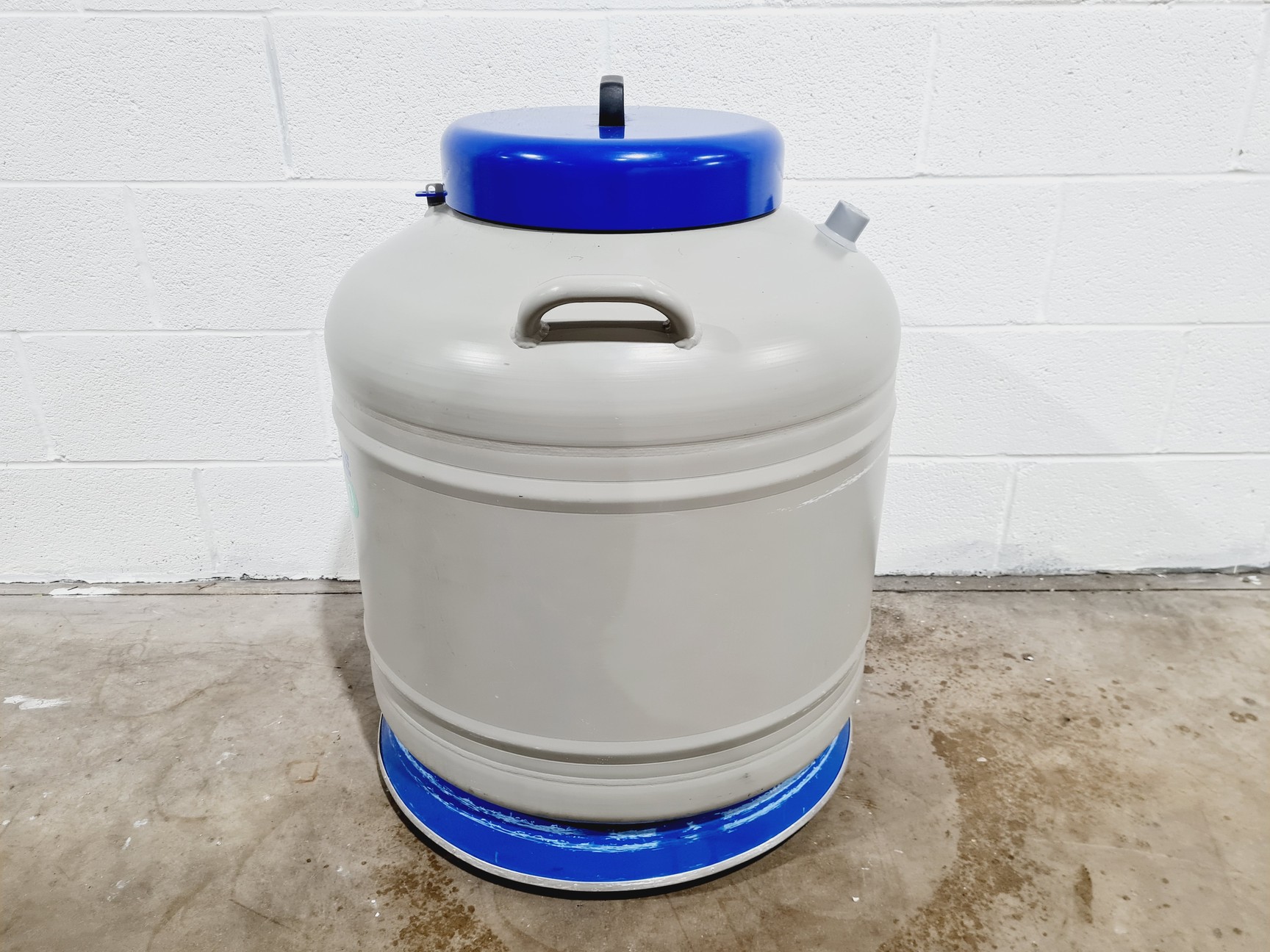 Image of StateBourne BioRack3000 Nitrogen Dewar Lab