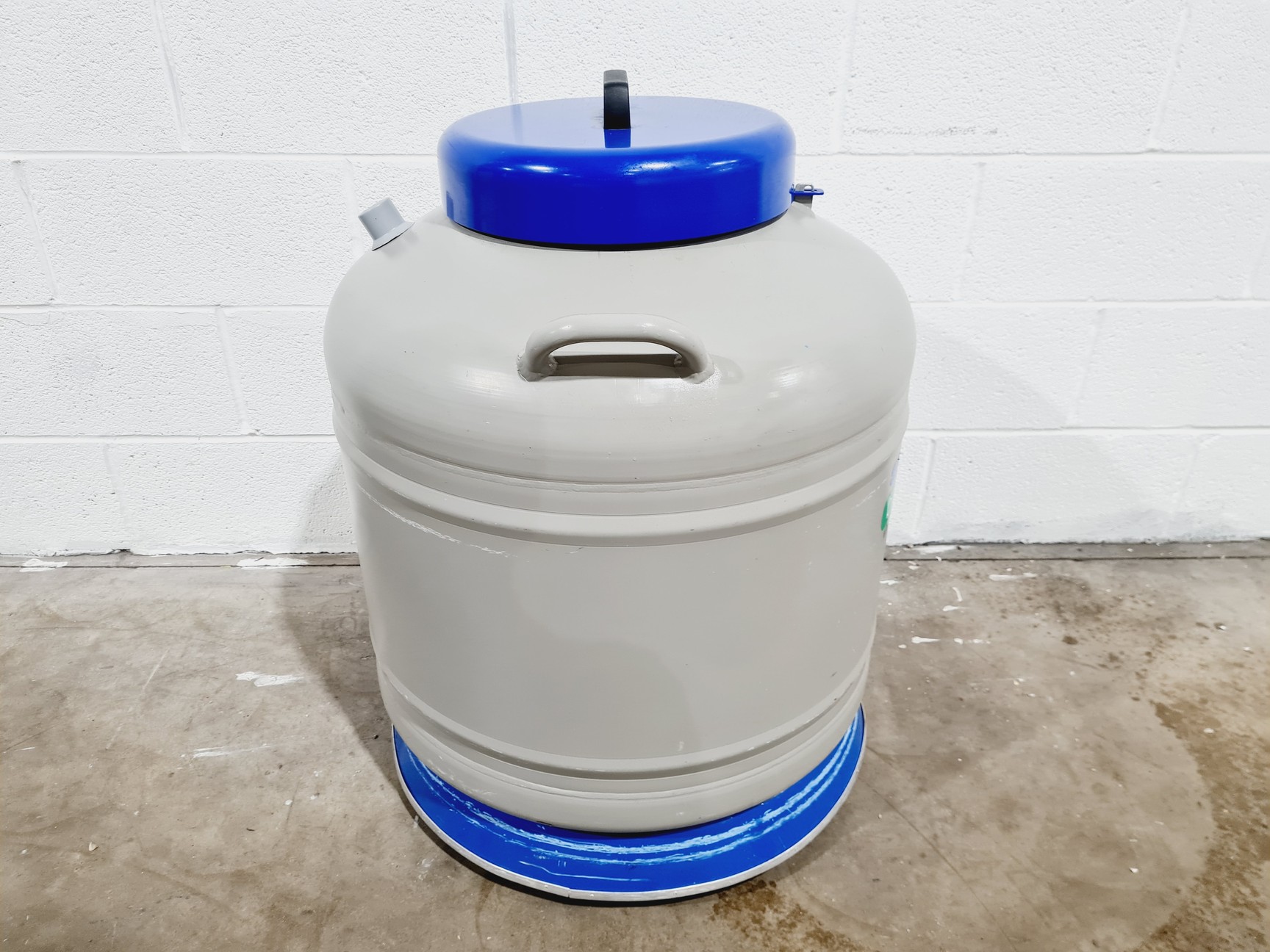 Image of StateBourne BioRack3000 Nitrogen Dewar Lab