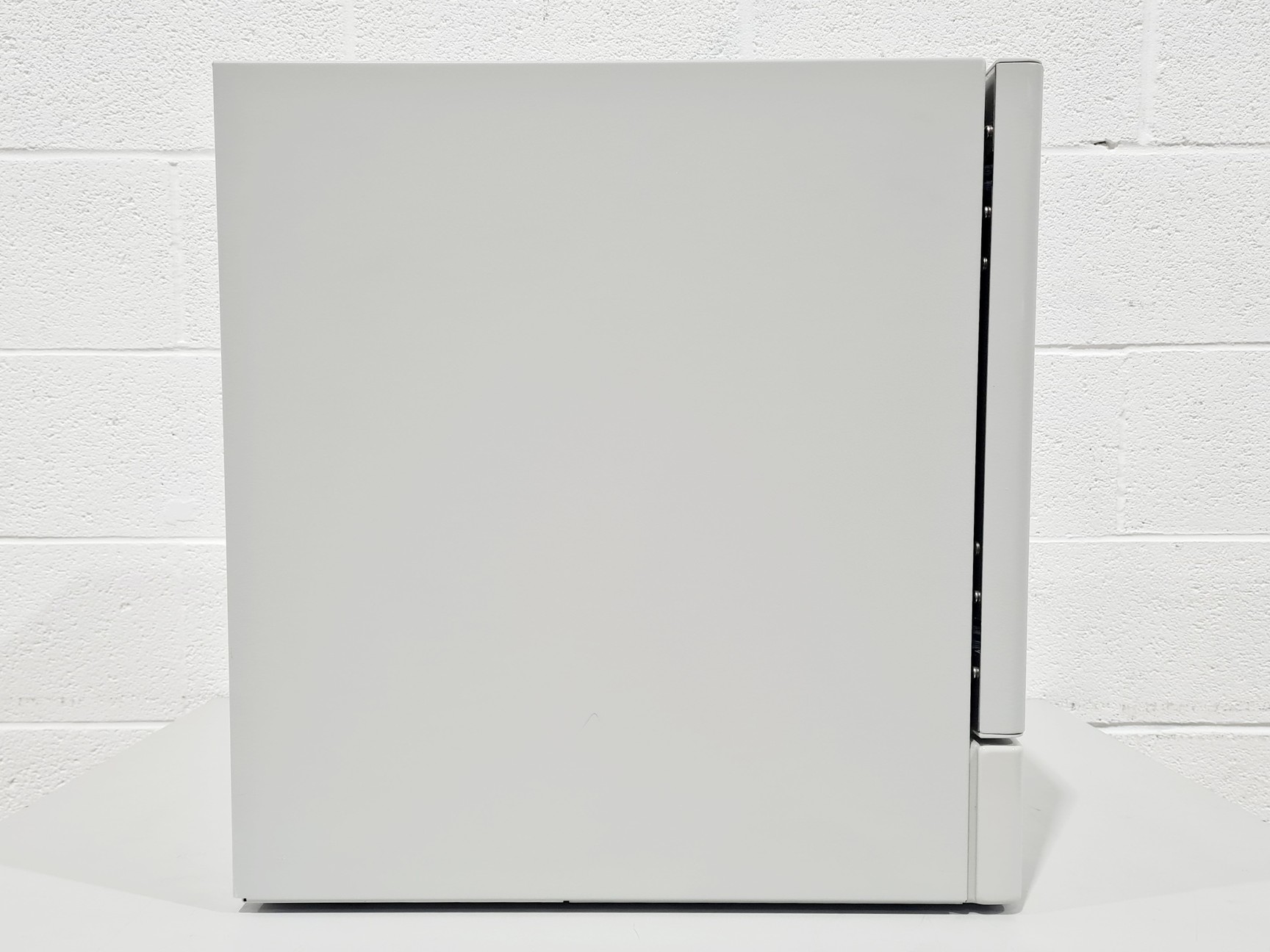 Image of Affymetrix GeneChip Hybridization Oven 645 Lab