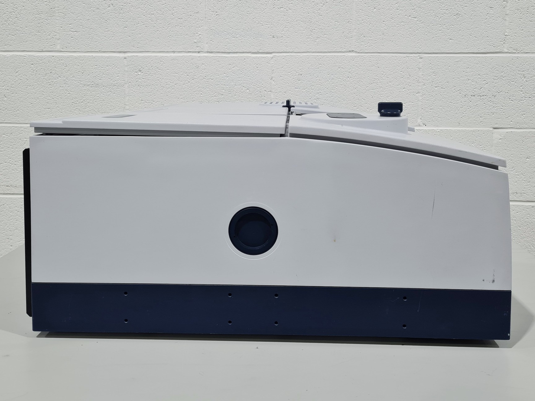 Image of Bruker Vertex 70 (FT-IR) Spectrometer Lab